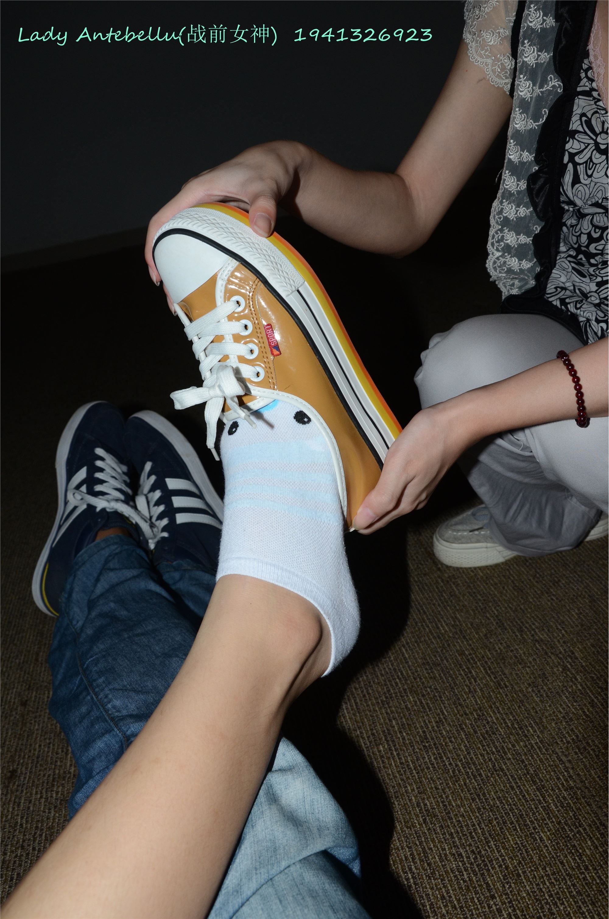 战前女神  恋足美腿棉袜女神级摄影套图 064