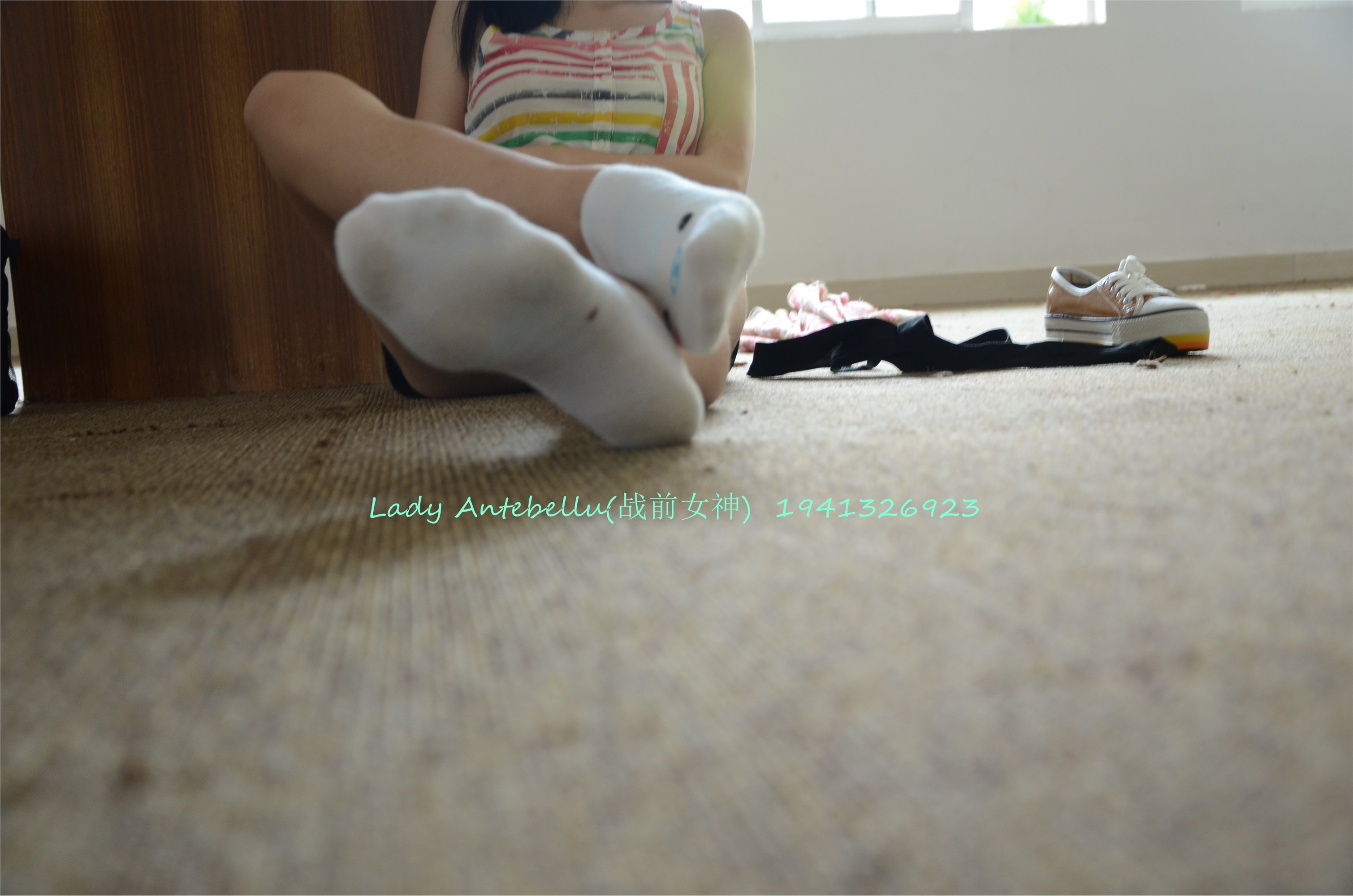 战前女神  恋足美腿棉袜女神级摄影套图 064