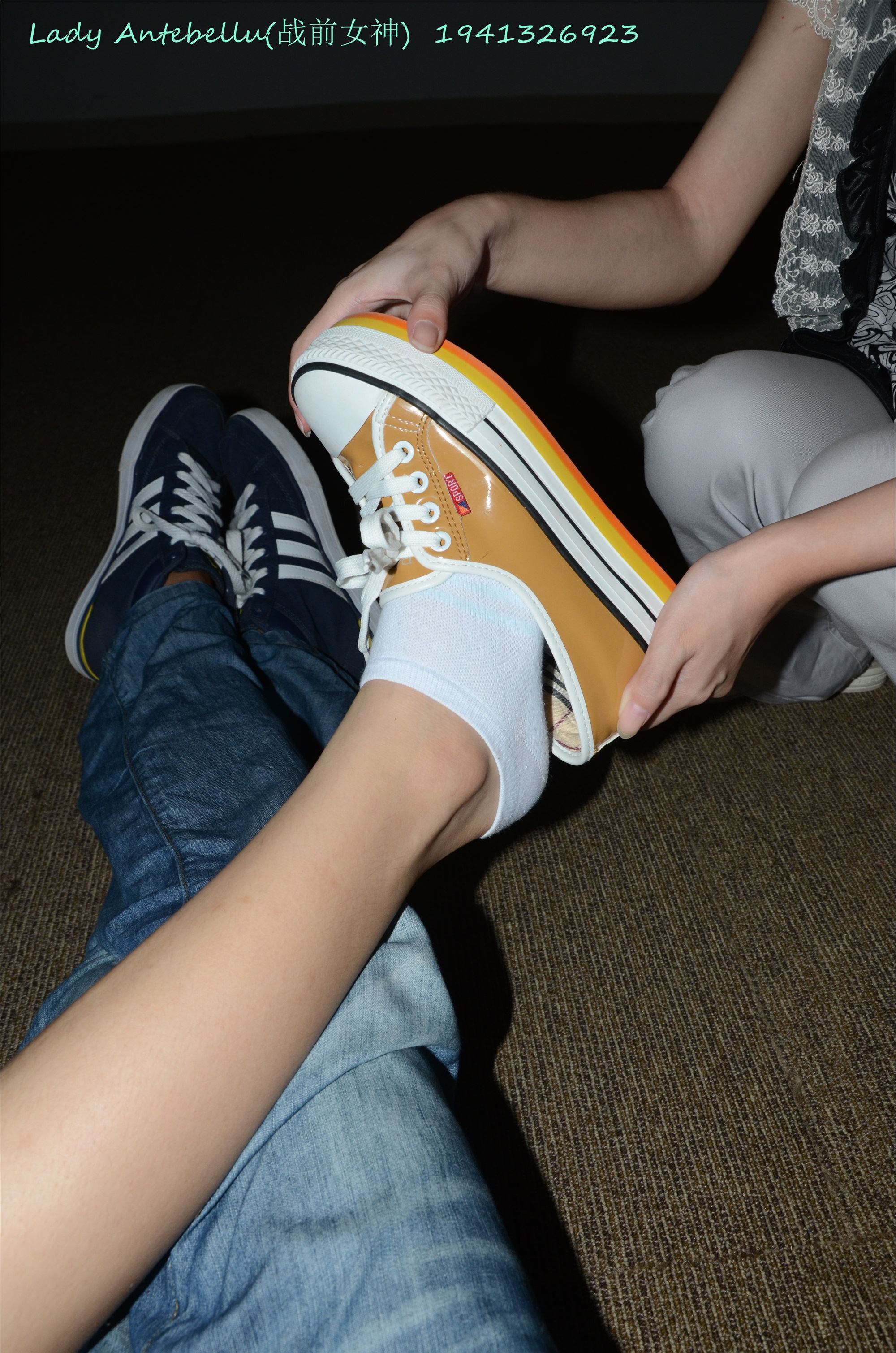 战前女神  恋足美腿棉袜女神级摄影套图 064