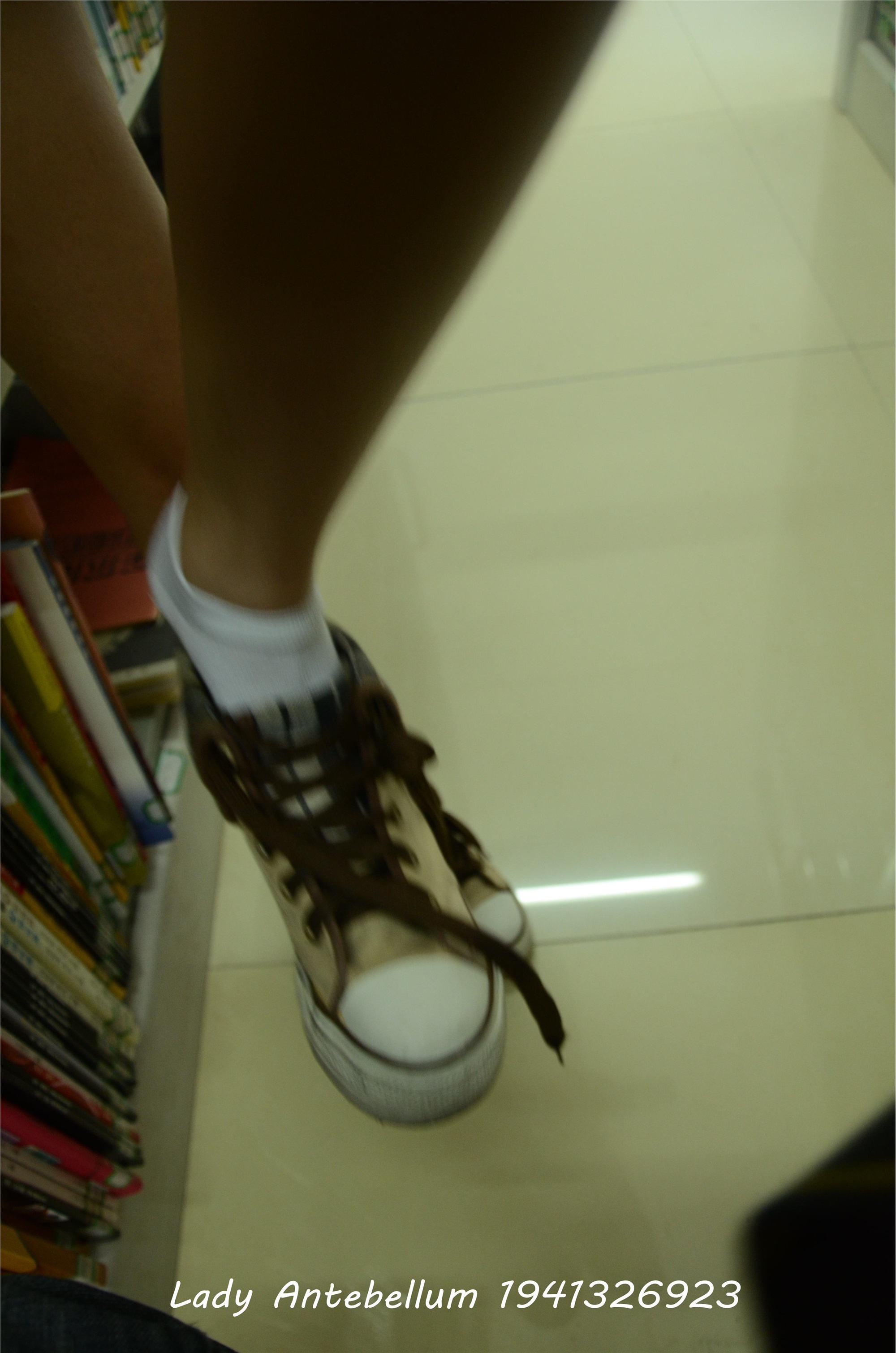 战前女神  恋足美腿棉袜女神级摄影套图 065