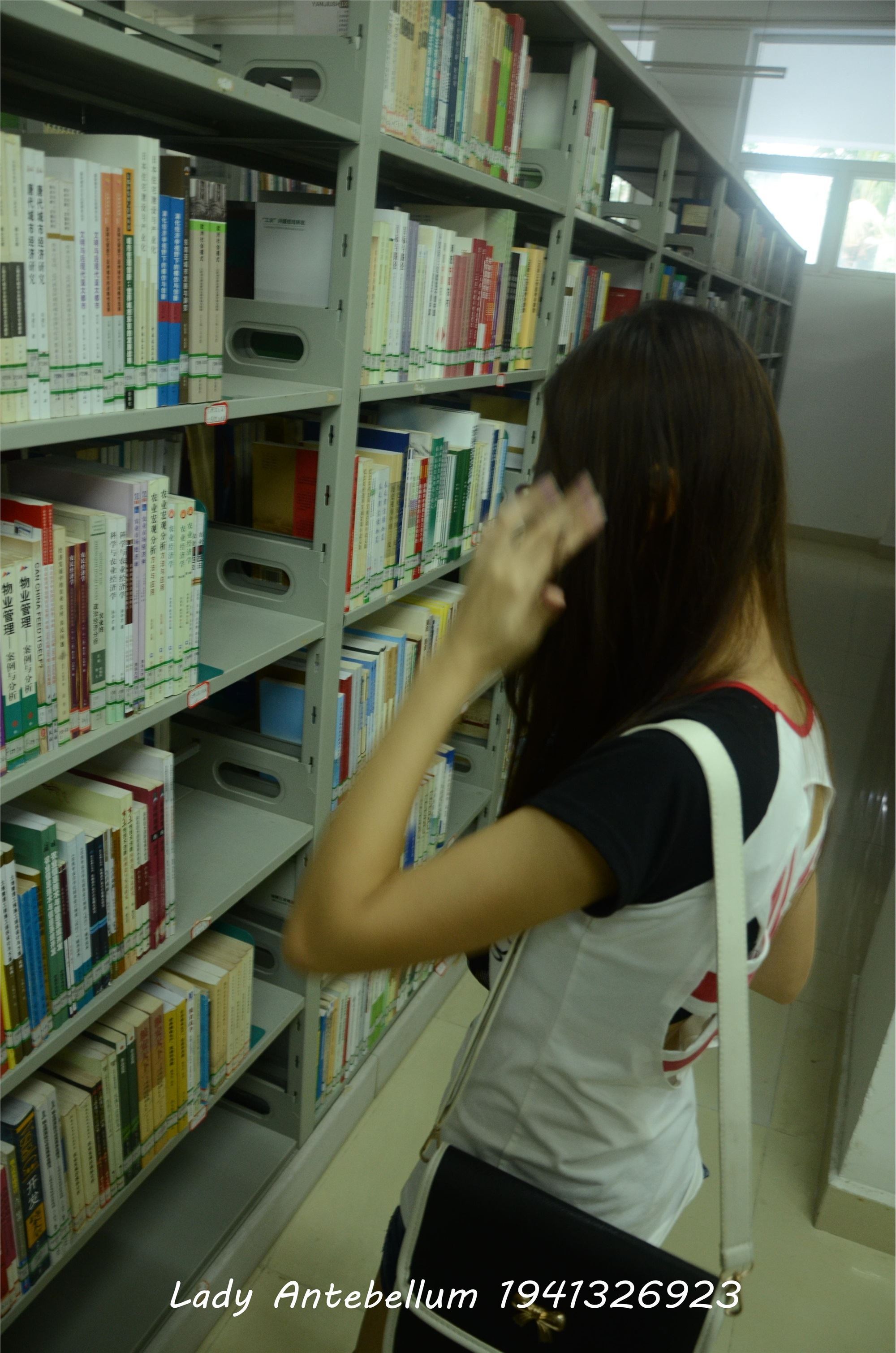 战前女神  恋足美腿棉袜女神级摄影套图 065