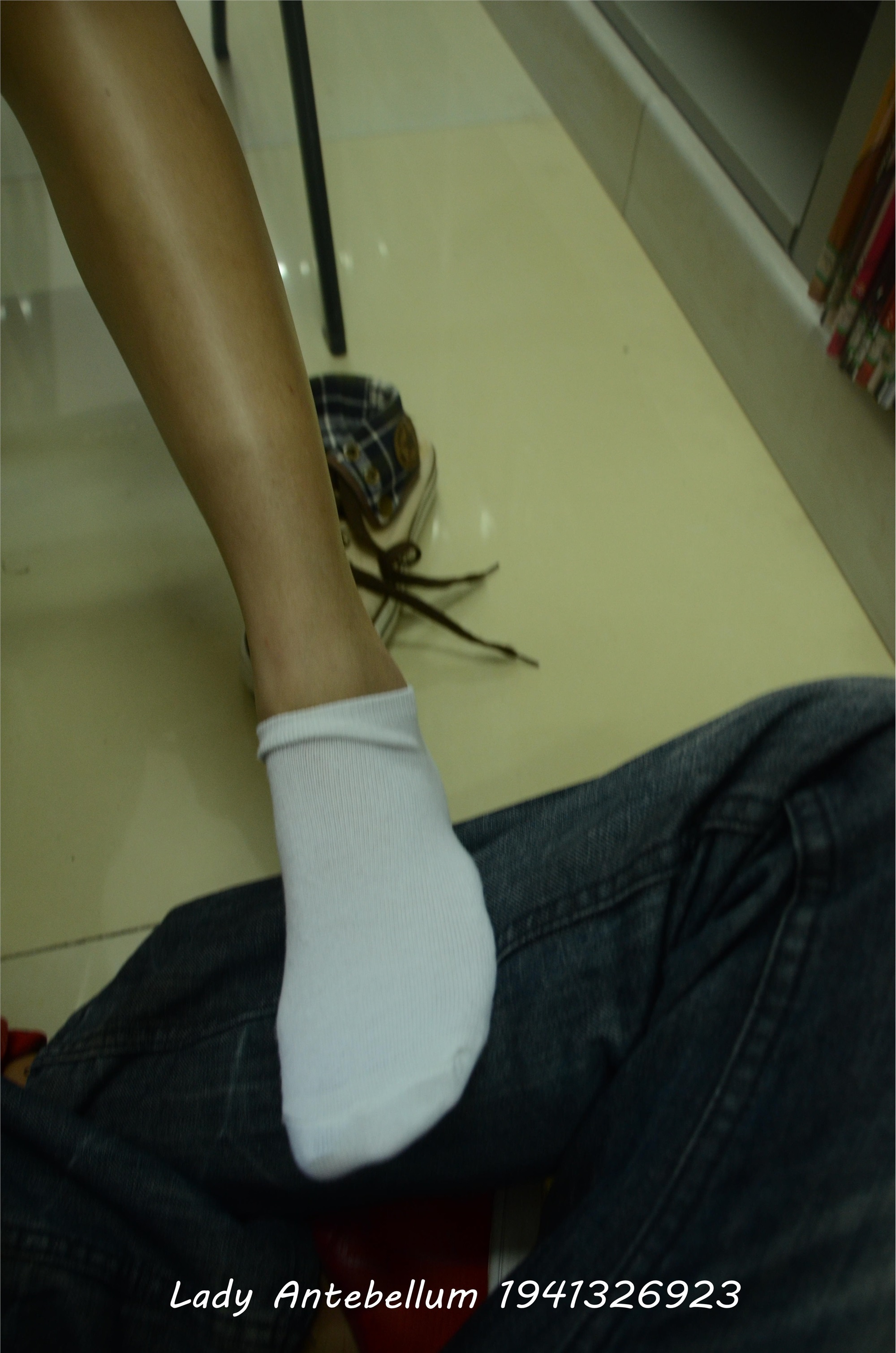 战前女神  恋足美腿棉袜女神级摄影套图 065