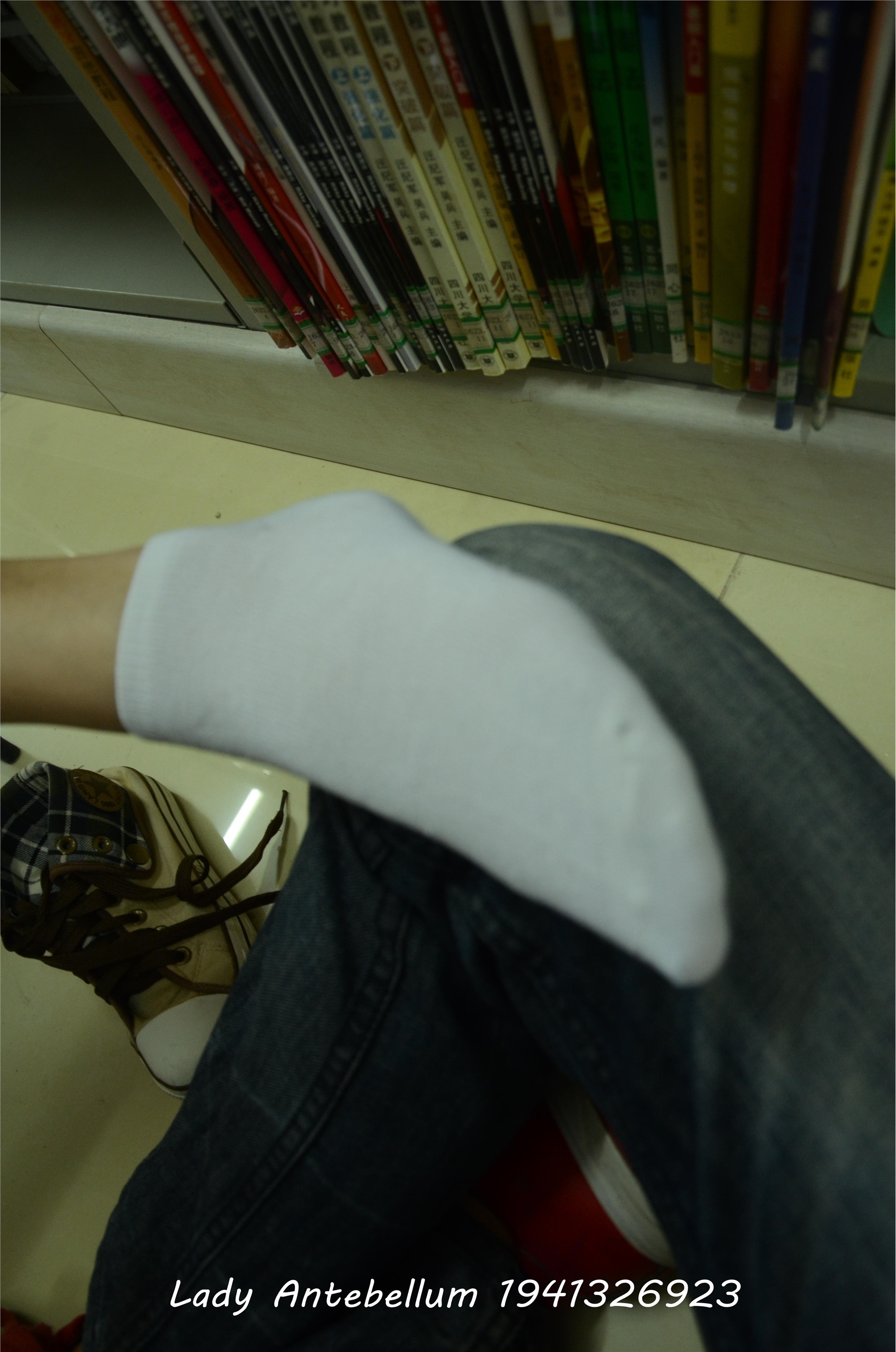 战前女神  恋足美腿棉袜女神级摄影套图 065