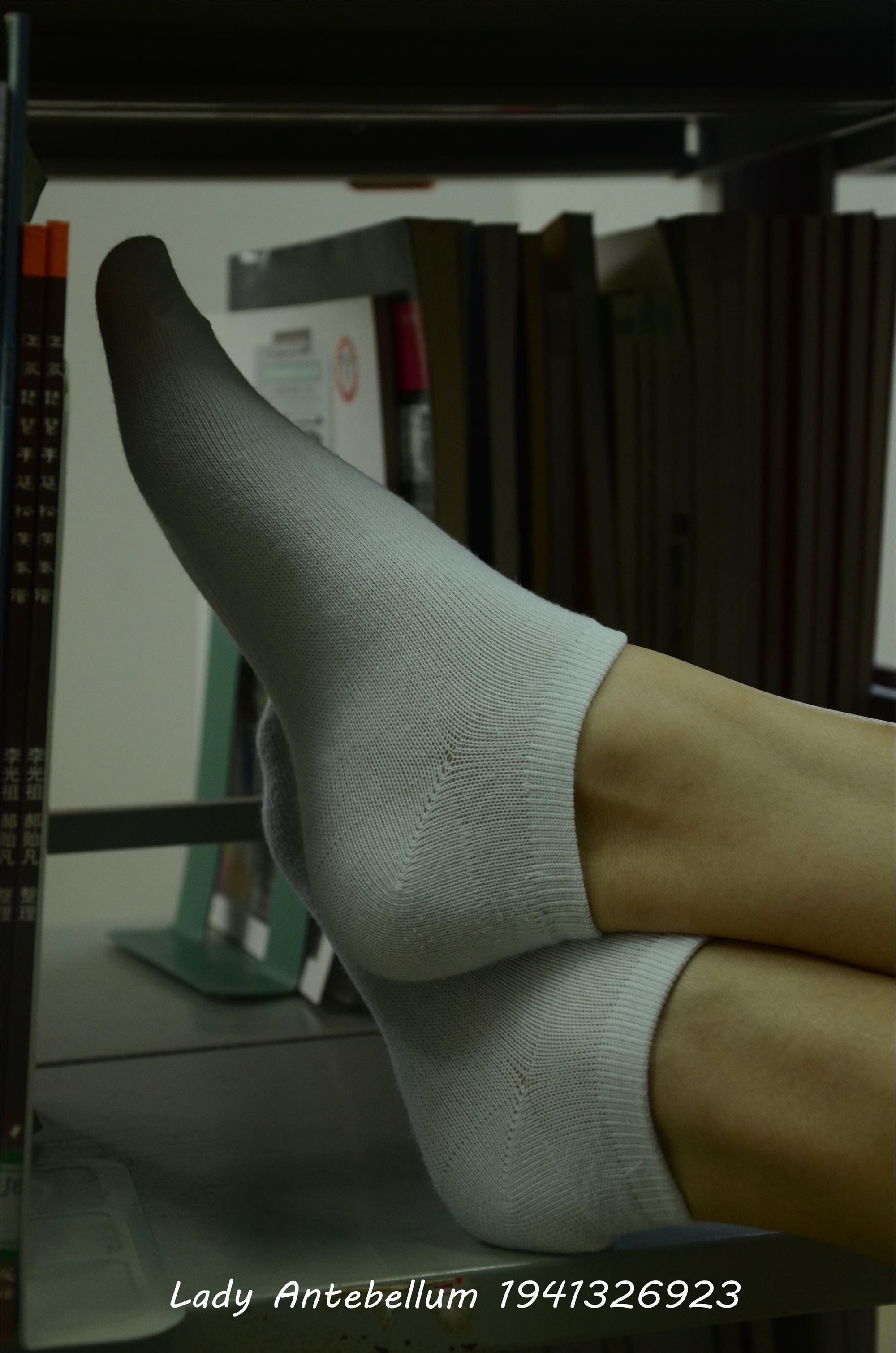 战前女神  恋足美腿棉袜女神级摄影套图 065