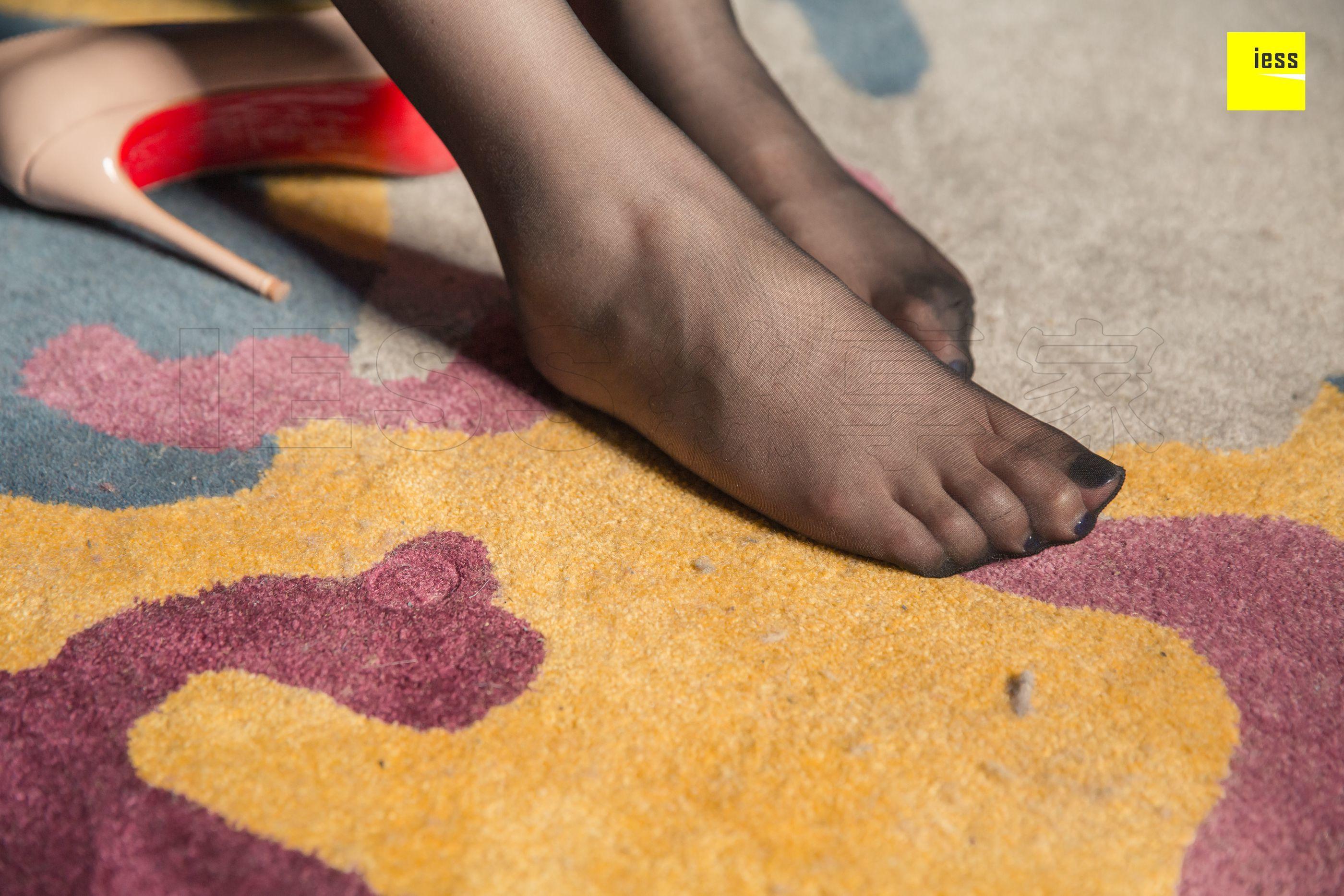 IESS异思趣向  2018.06.26 丝享家262：《九妹开衩裙黑丝》九妹