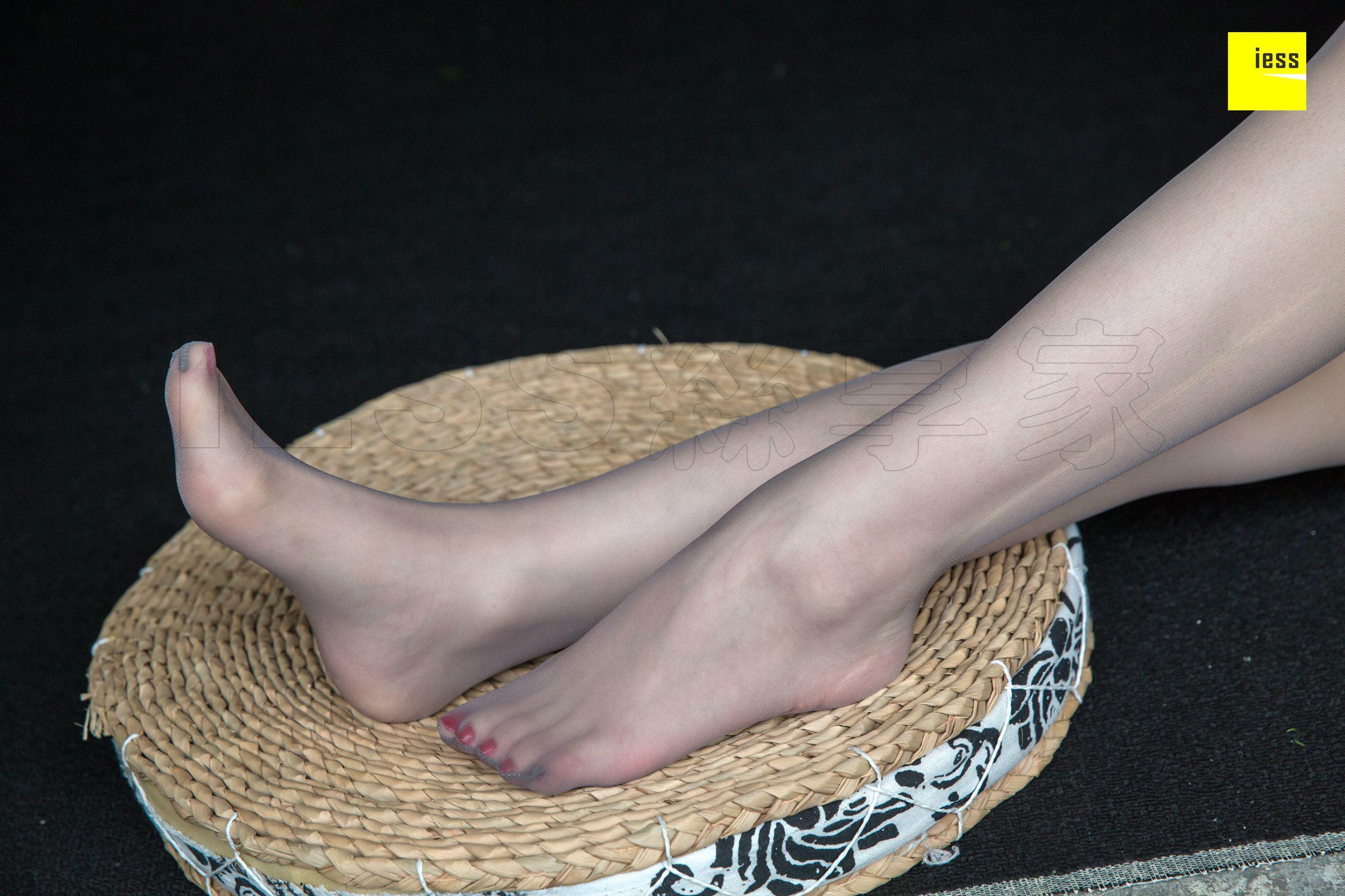 IESS异思趣向  2018.07.03 丝享家266：《足模姐姐玩灰丝》名利姐