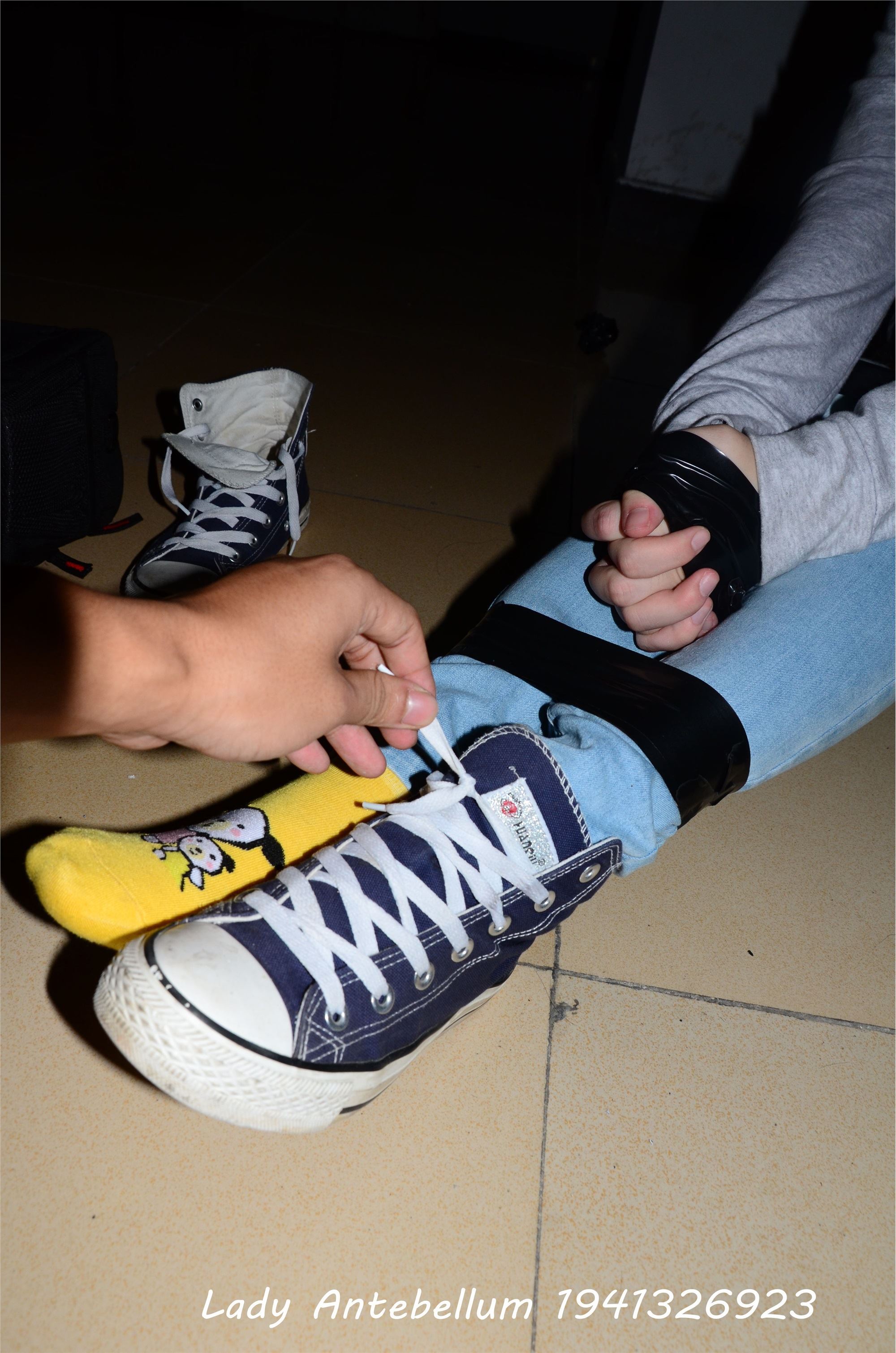 战前女神  恋足美腿棉袜女神级摄影套图 073