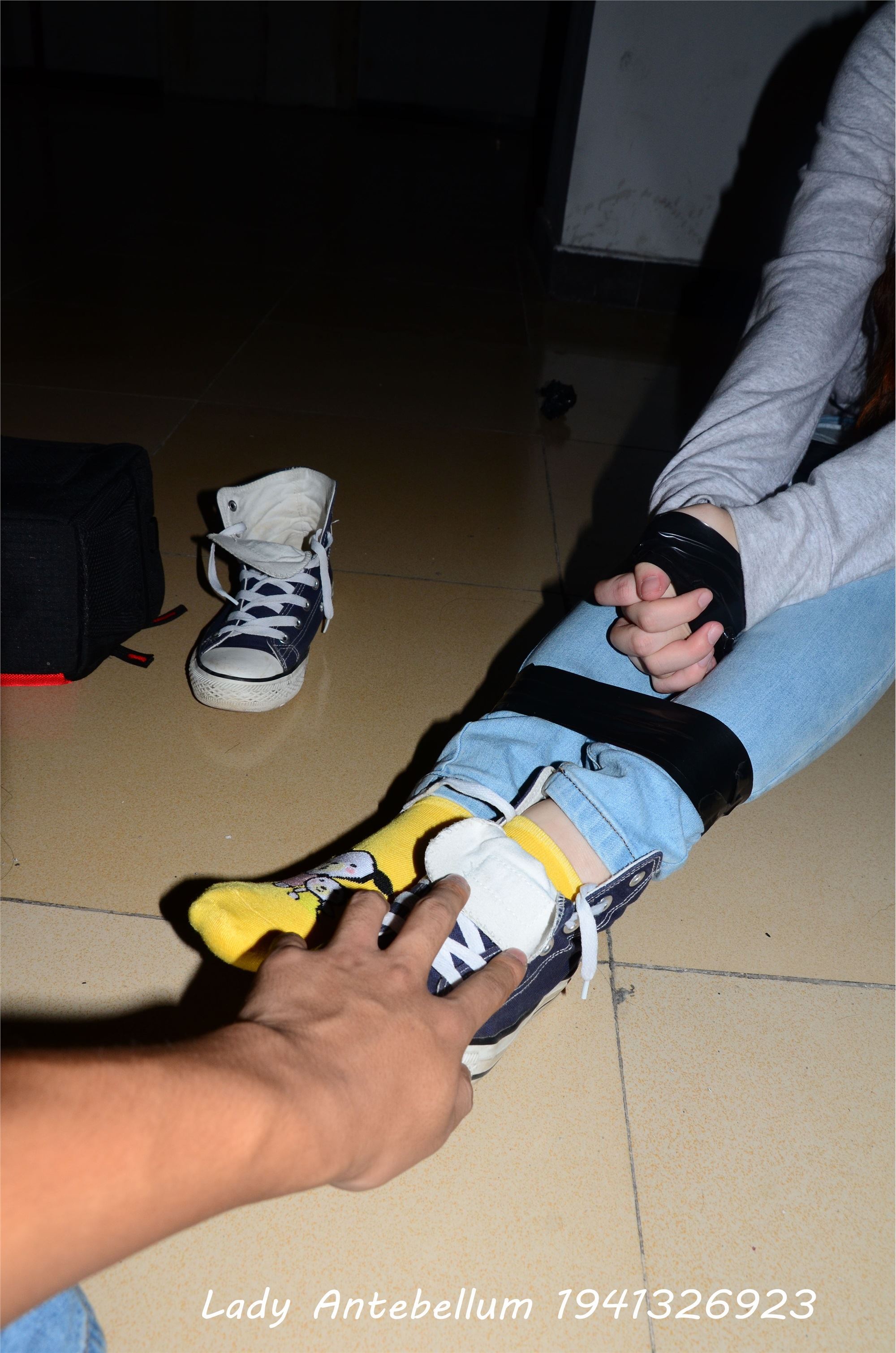 战前女神  恋足美腿棉袜女神级摄影套图 073