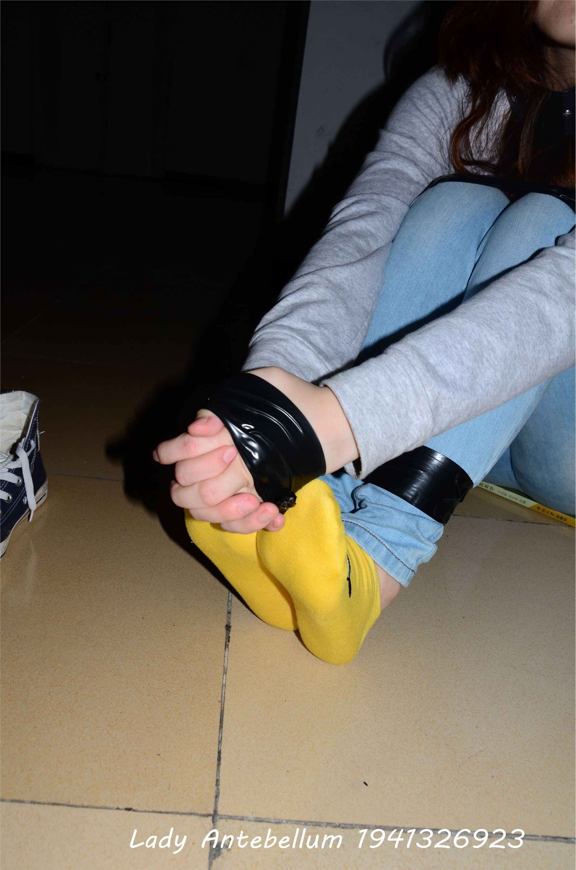 战前女神  恋足美腿棉袜女神级摄影套图 073