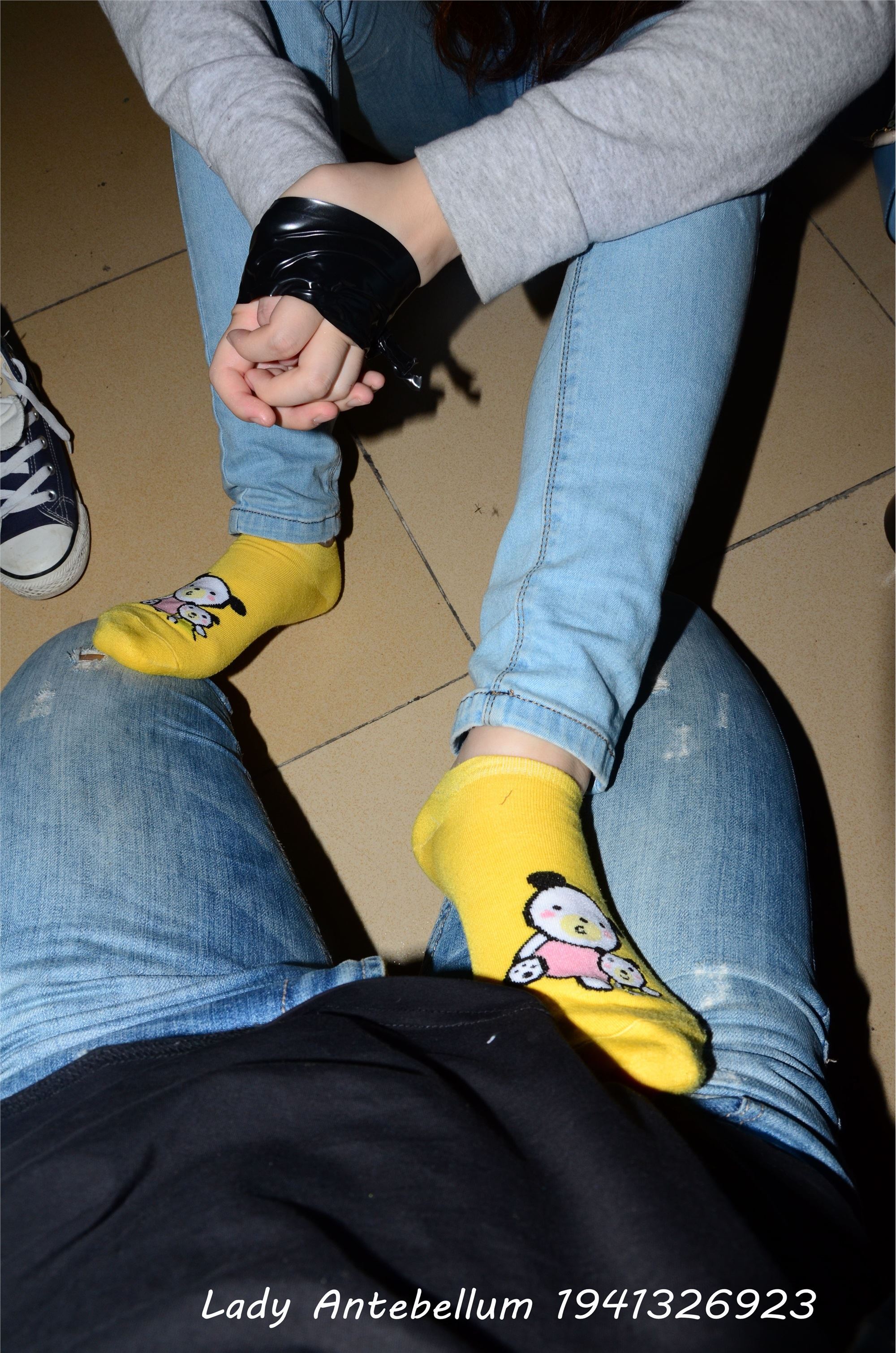 战前女神  恋足美腿棉袜女神级摄影套图 073