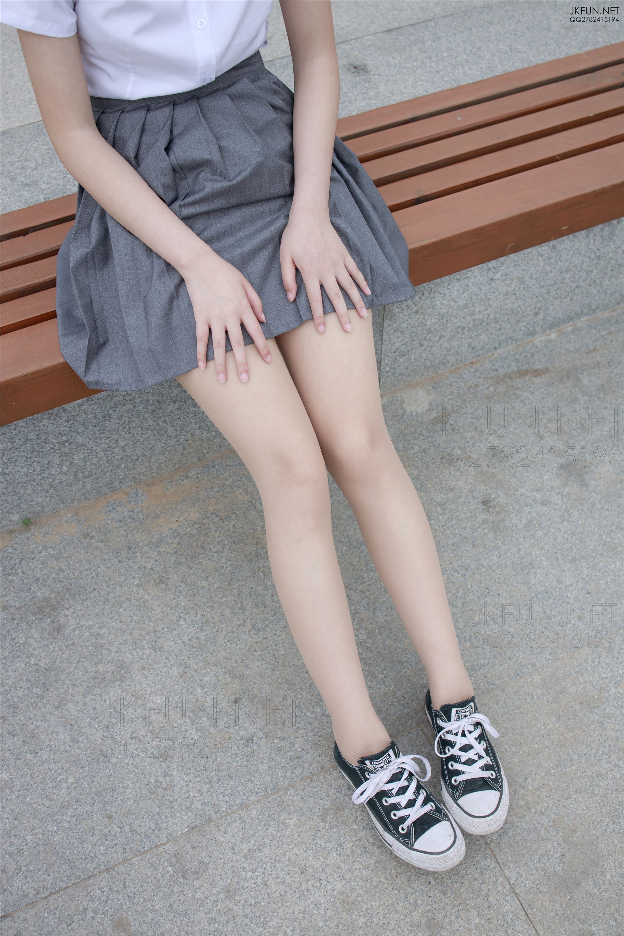 森萝财团萝莉丝足写真 JKFUN-005 卉子