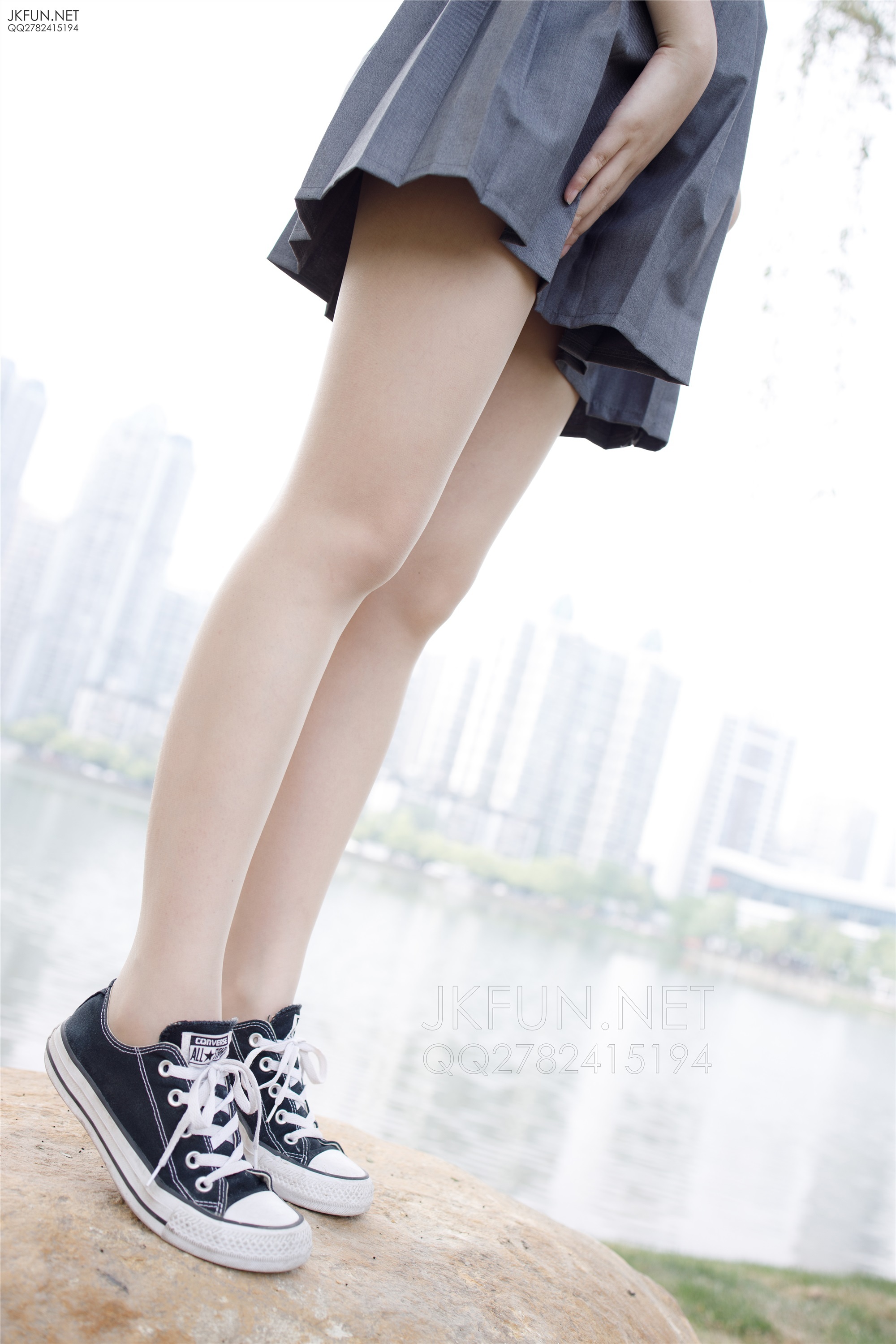 森萝财团萝莉丝足写真 JKFUN-005 卉子