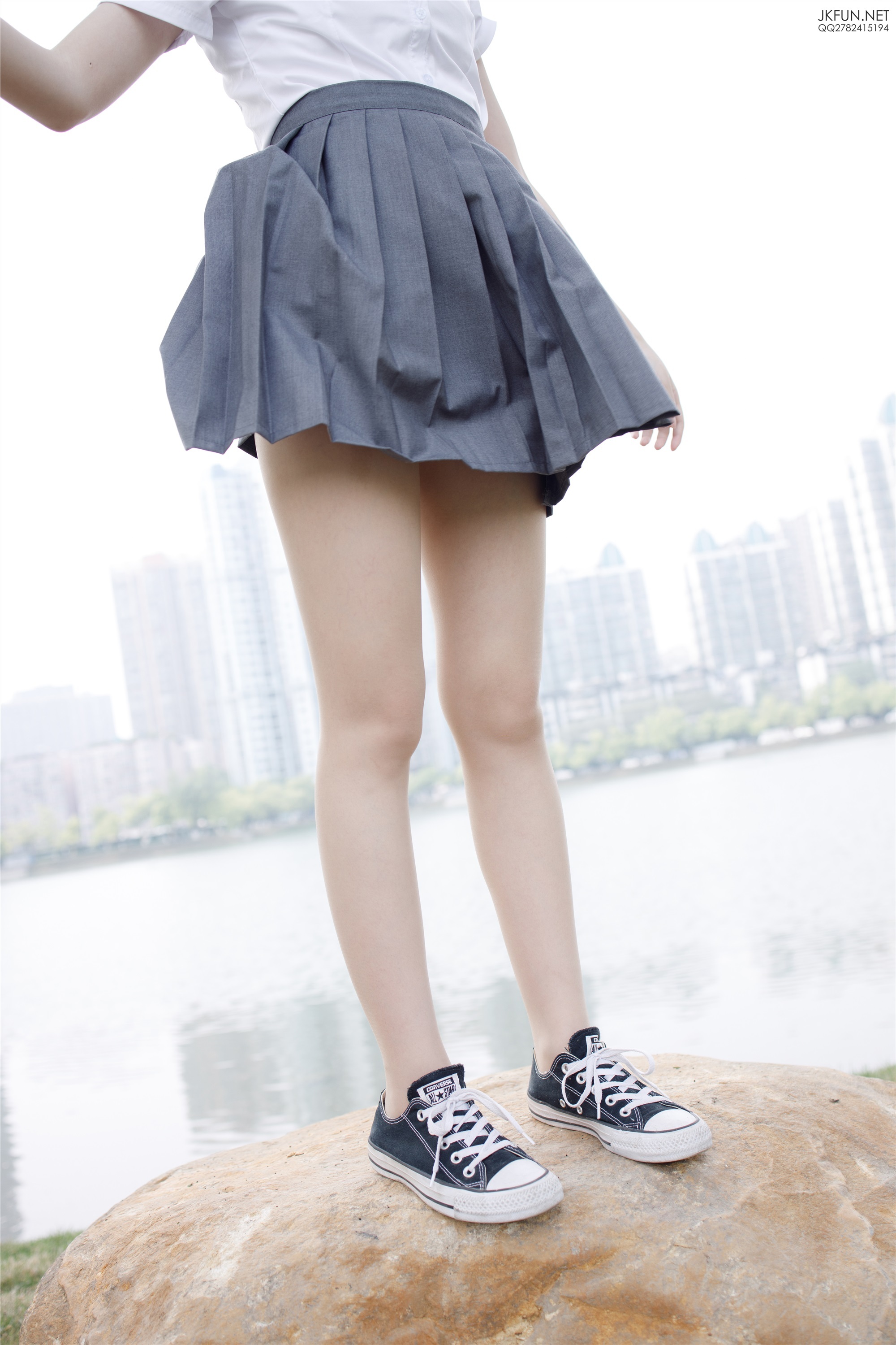 森萝财团萝莉丝足写真 JKFUN-005 卉子