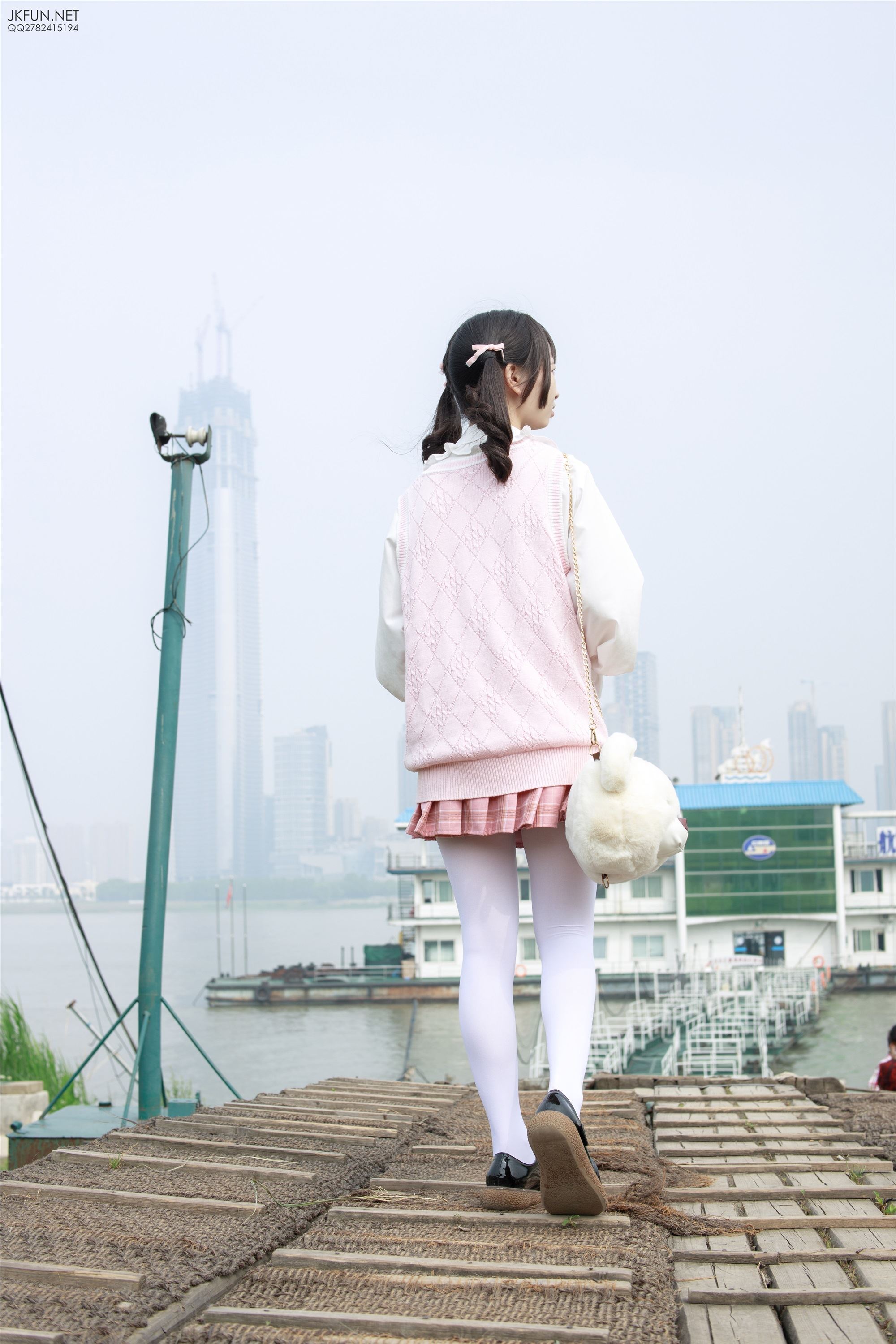 森萝财团萝莉丝足写真 JKFUN-007 默陌 80D白丝