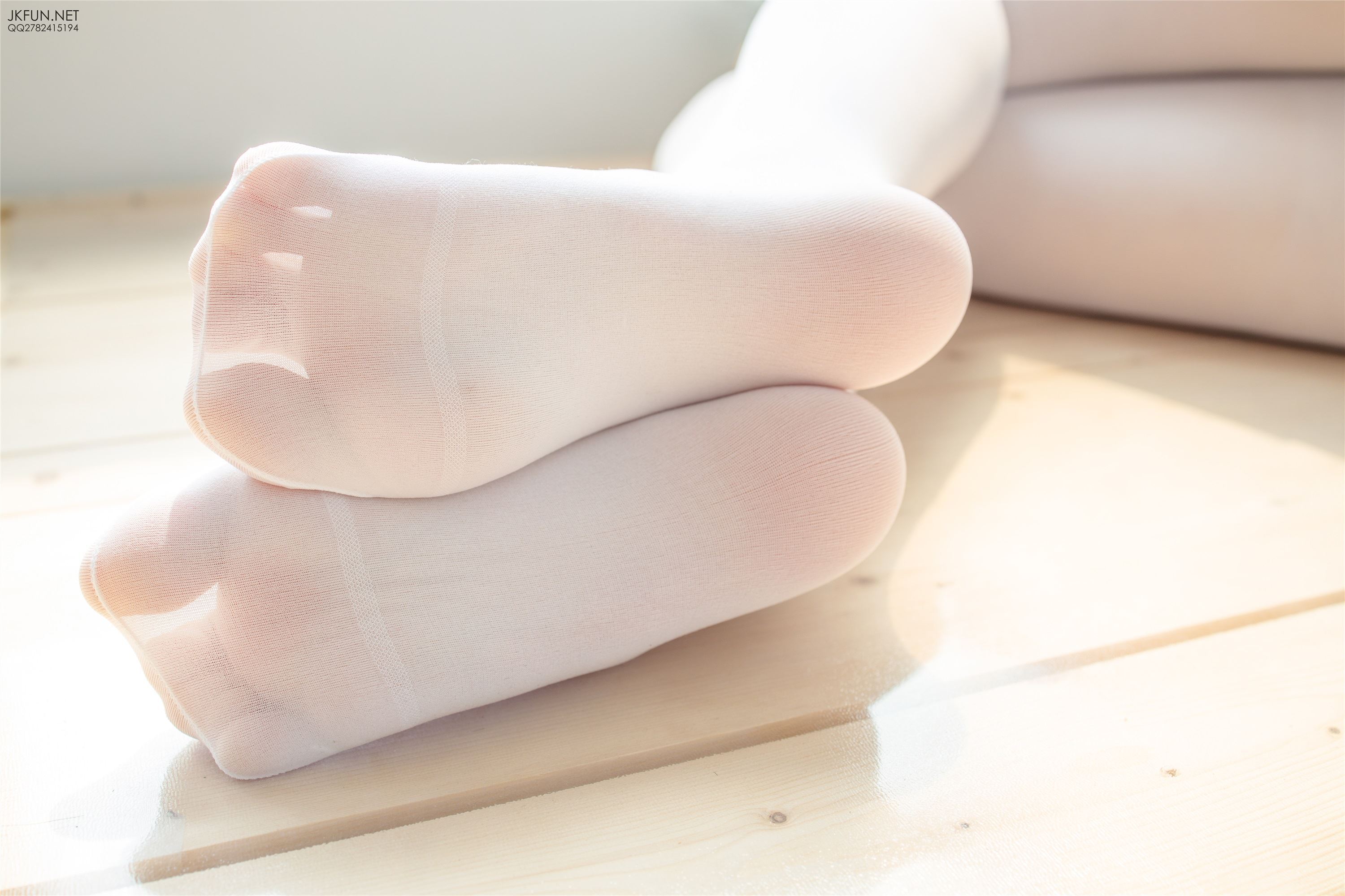 森萝财团萝莉丝足写真 JKFUN-009 50D白丝按摩仪