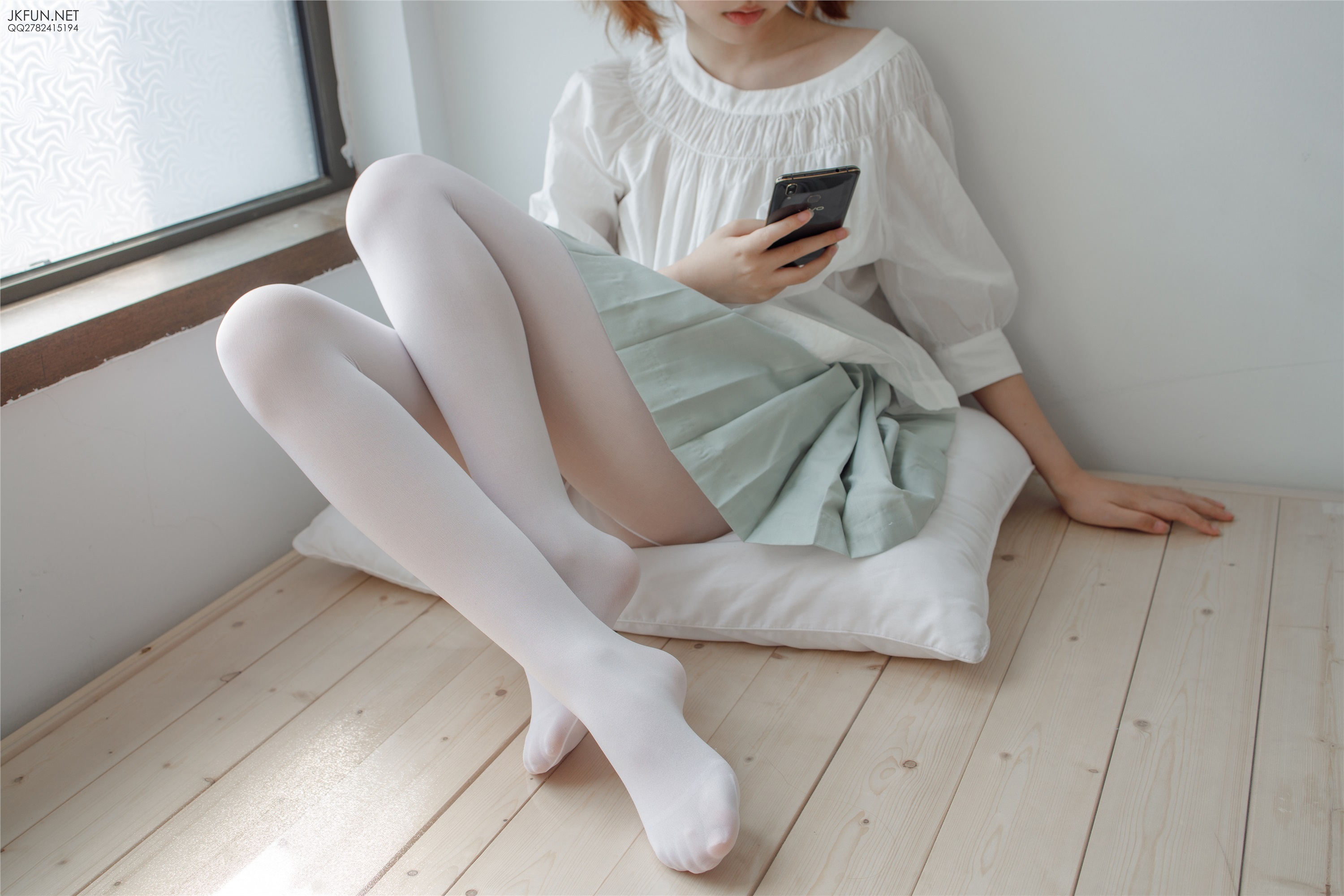 森萝财团萝莉丝足写真 JKFUN-009 50D白丝按摩仪