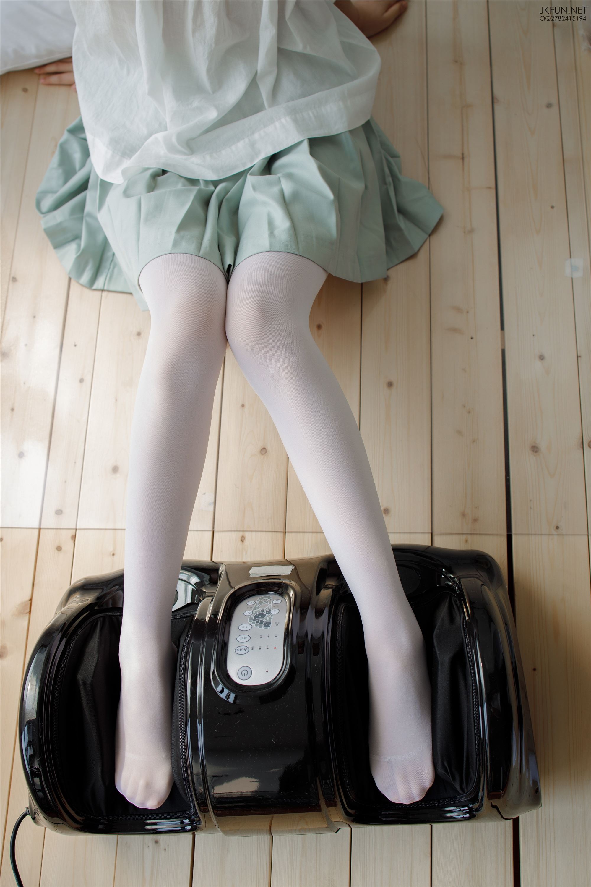 森萝财团萝莉丝足写真 JKFUN-009 50D白丝按摩仪