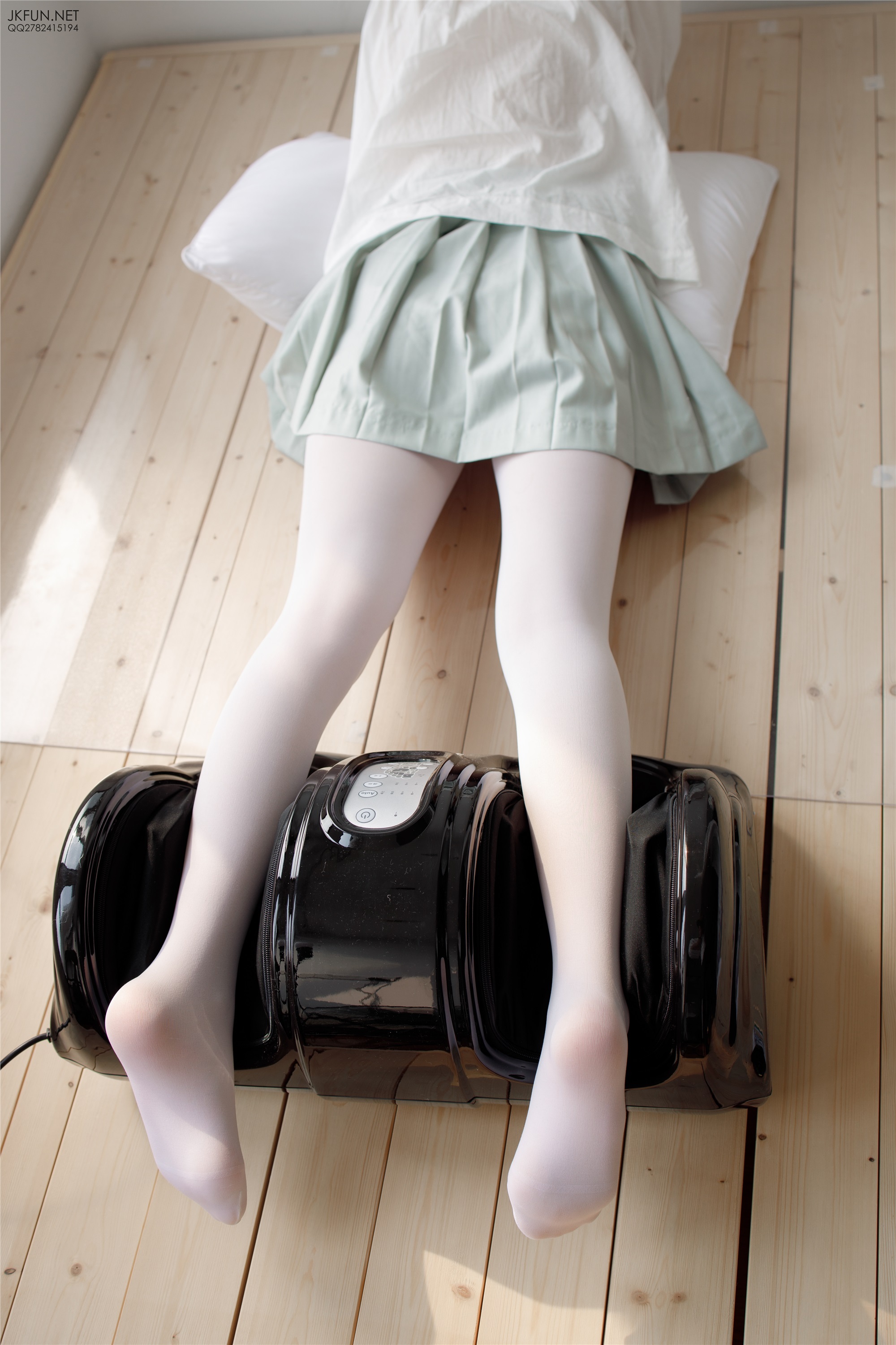 森萝财团萝莉丝足写真 JKFUN-009 50D白丝按摩仪