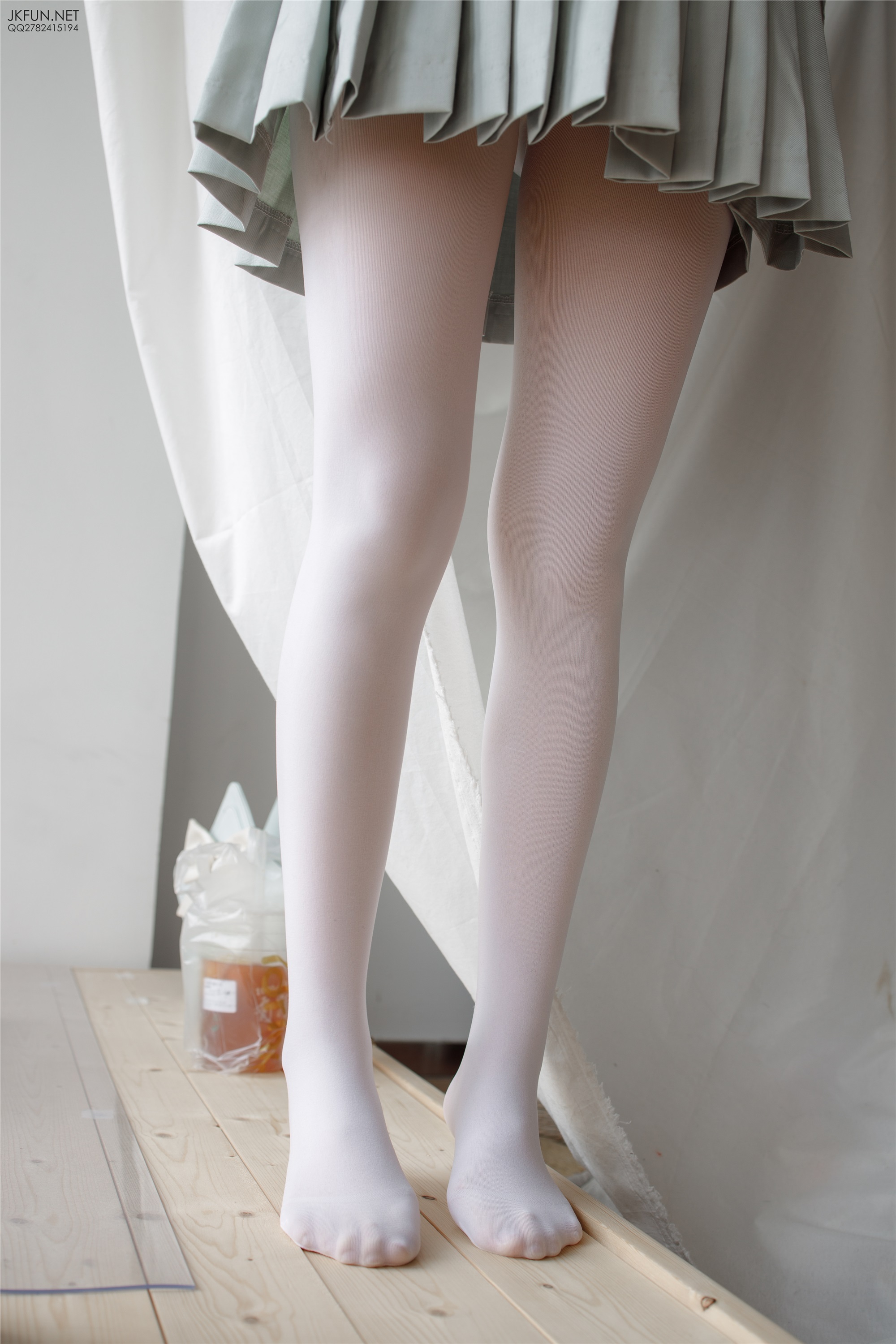 森萝财团萝莉丝足写真 JKFUN-009 50D白丝按摩仪