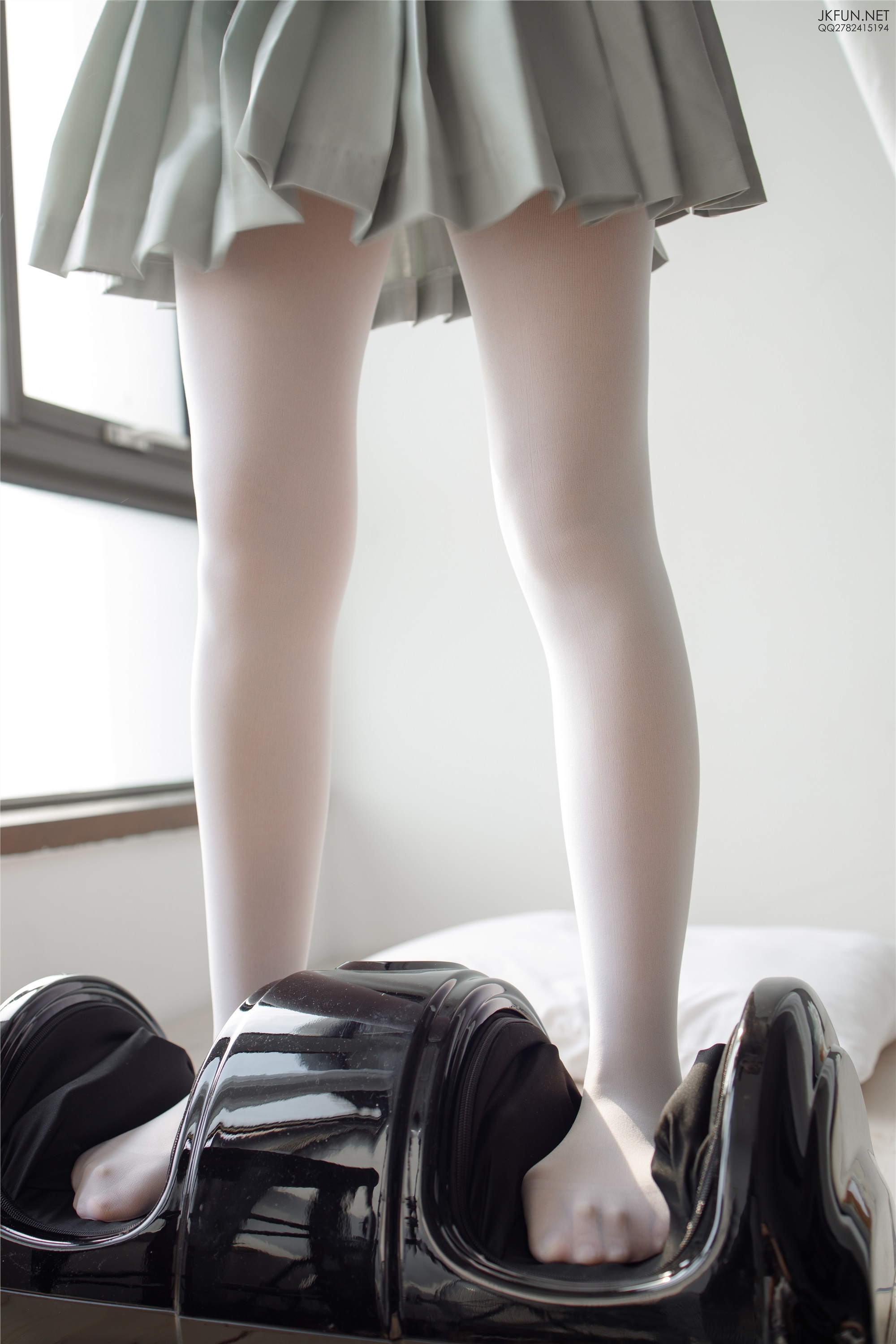 森萝财团萝莉丝足写真 JKFUN-009 50D白丝按摩仪