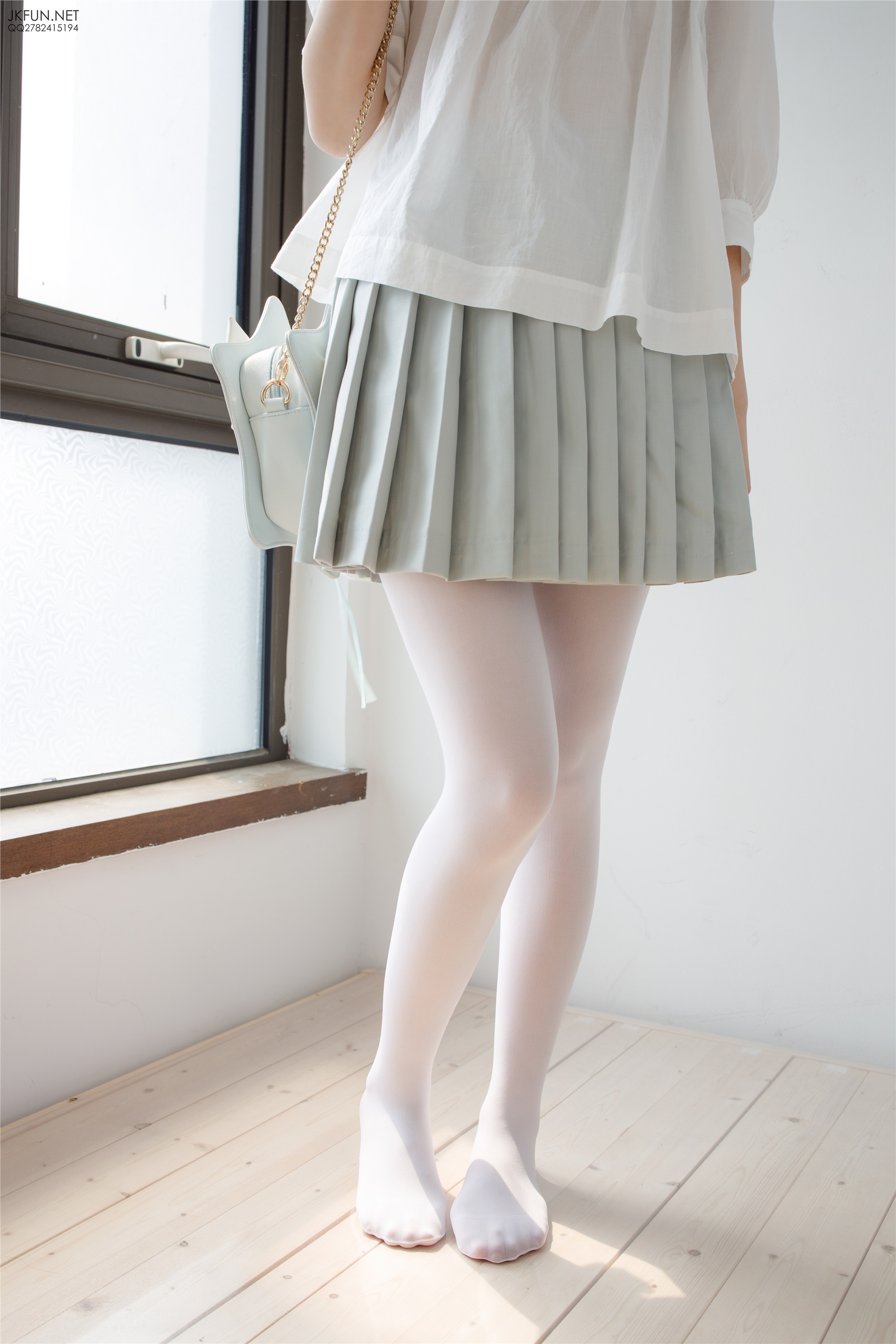 森萝财团萝莉丝足写真 JKFUN-009 50D白丝按摩仪