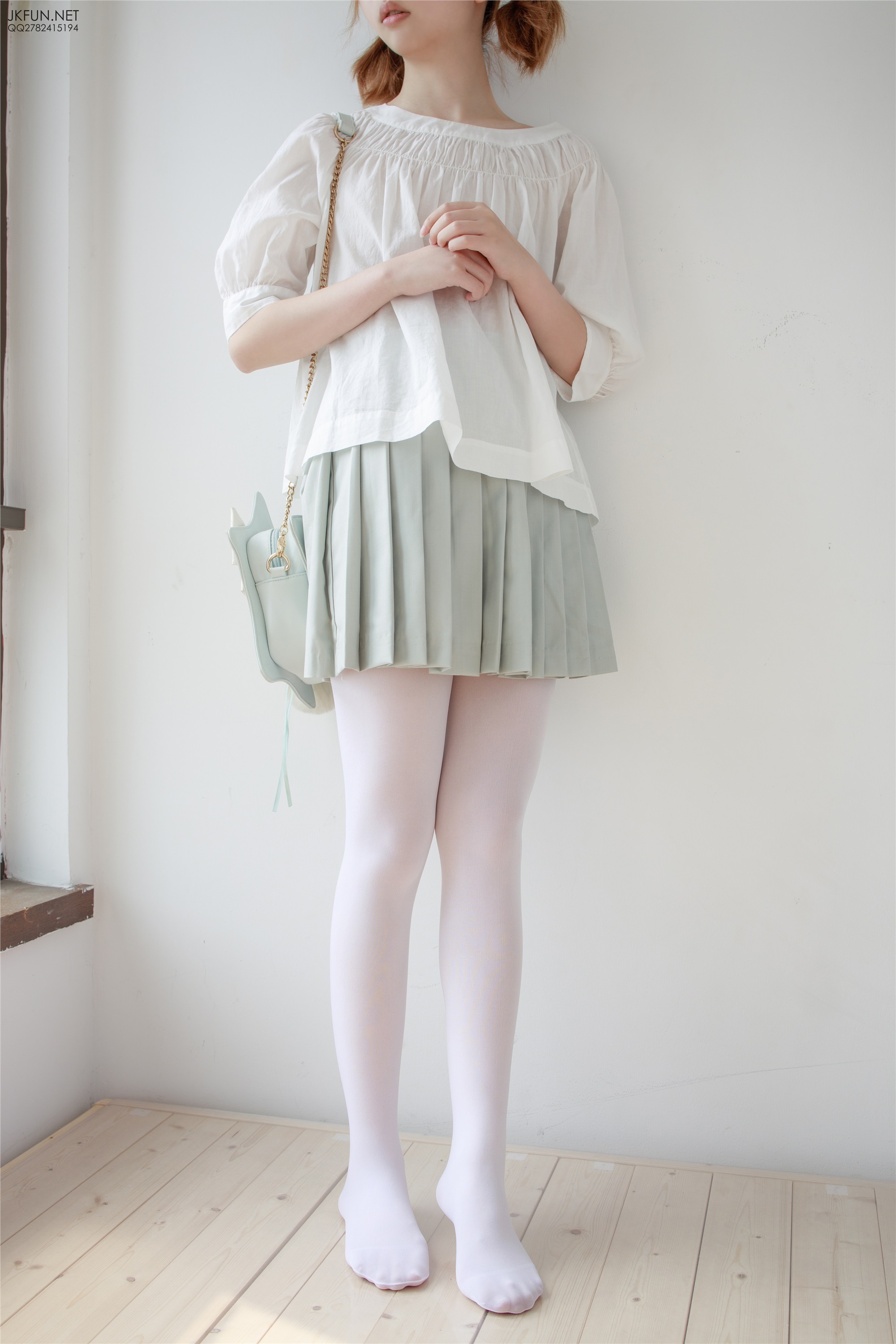 森萝财团萝莉丝足写真 JKFUN-009 50D白丝按摩仪