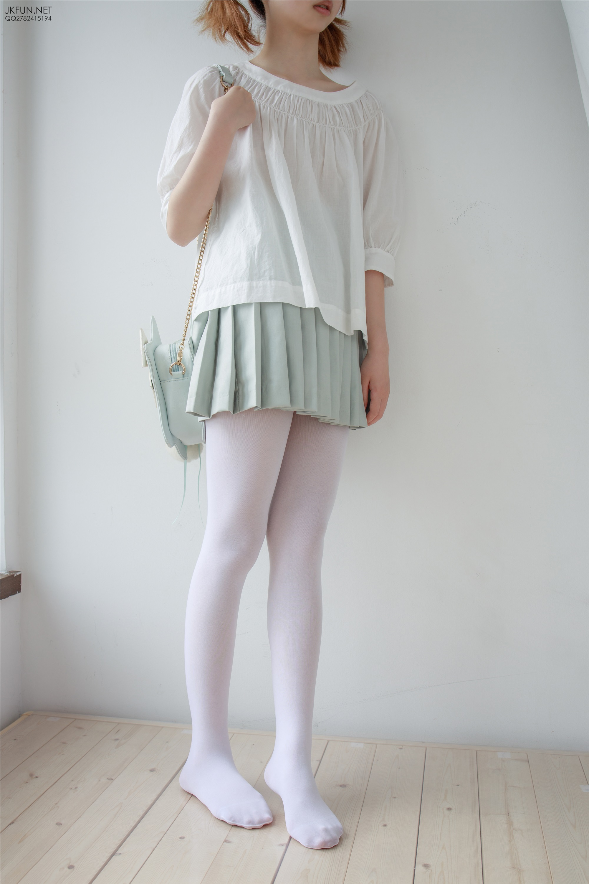 森萝财团萝莉丝足写真 JKFUN-009 50D白丝按摩仪