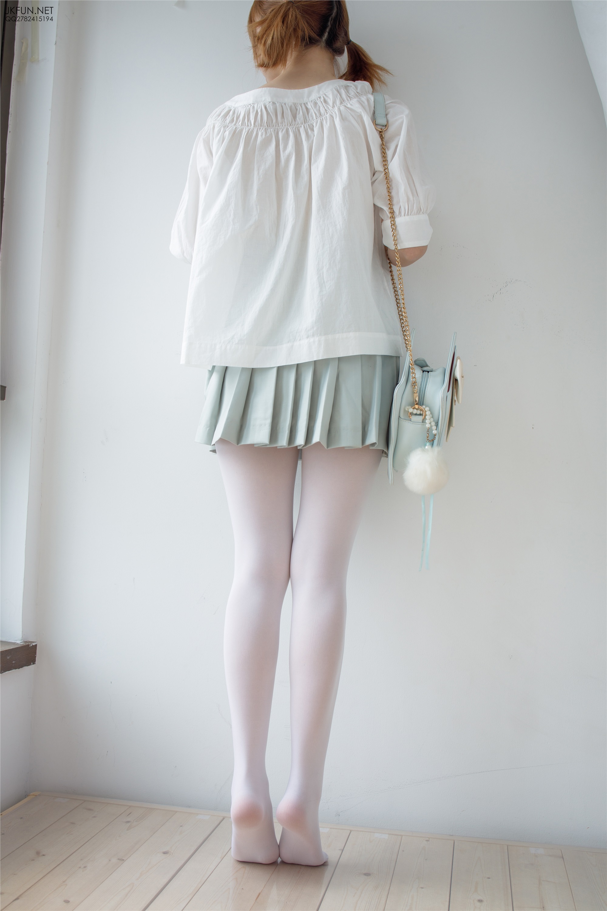 森萝财团萝莉丝足写真 JKFUN-009 50D白丝按摩仪