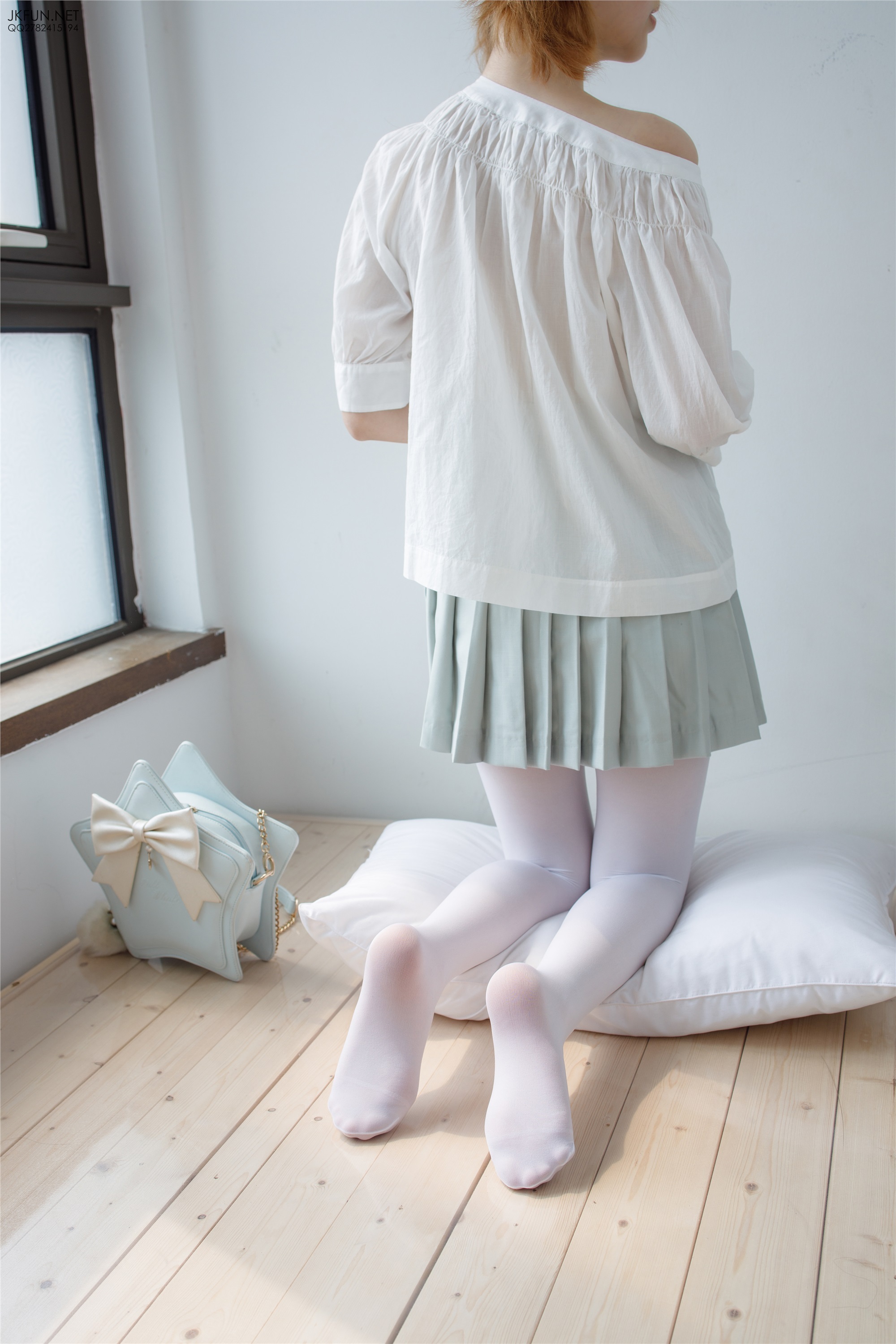 森萝财团萝莉丝足写真 JKFUN-009 50D白丝按摩仪