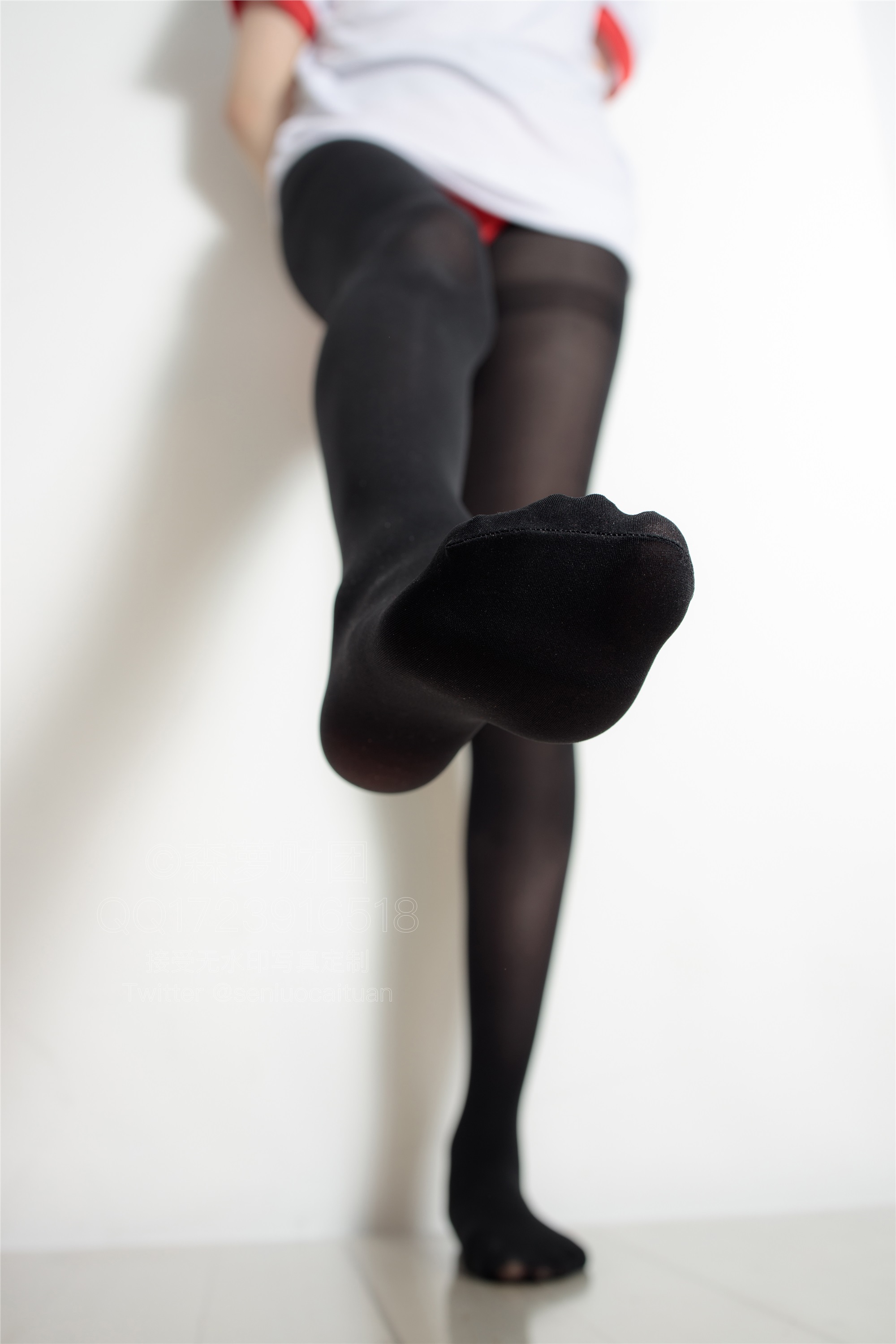 森萝财团萝莉丝足写真 WTMSB-001 红色布鲁马50D黑丝