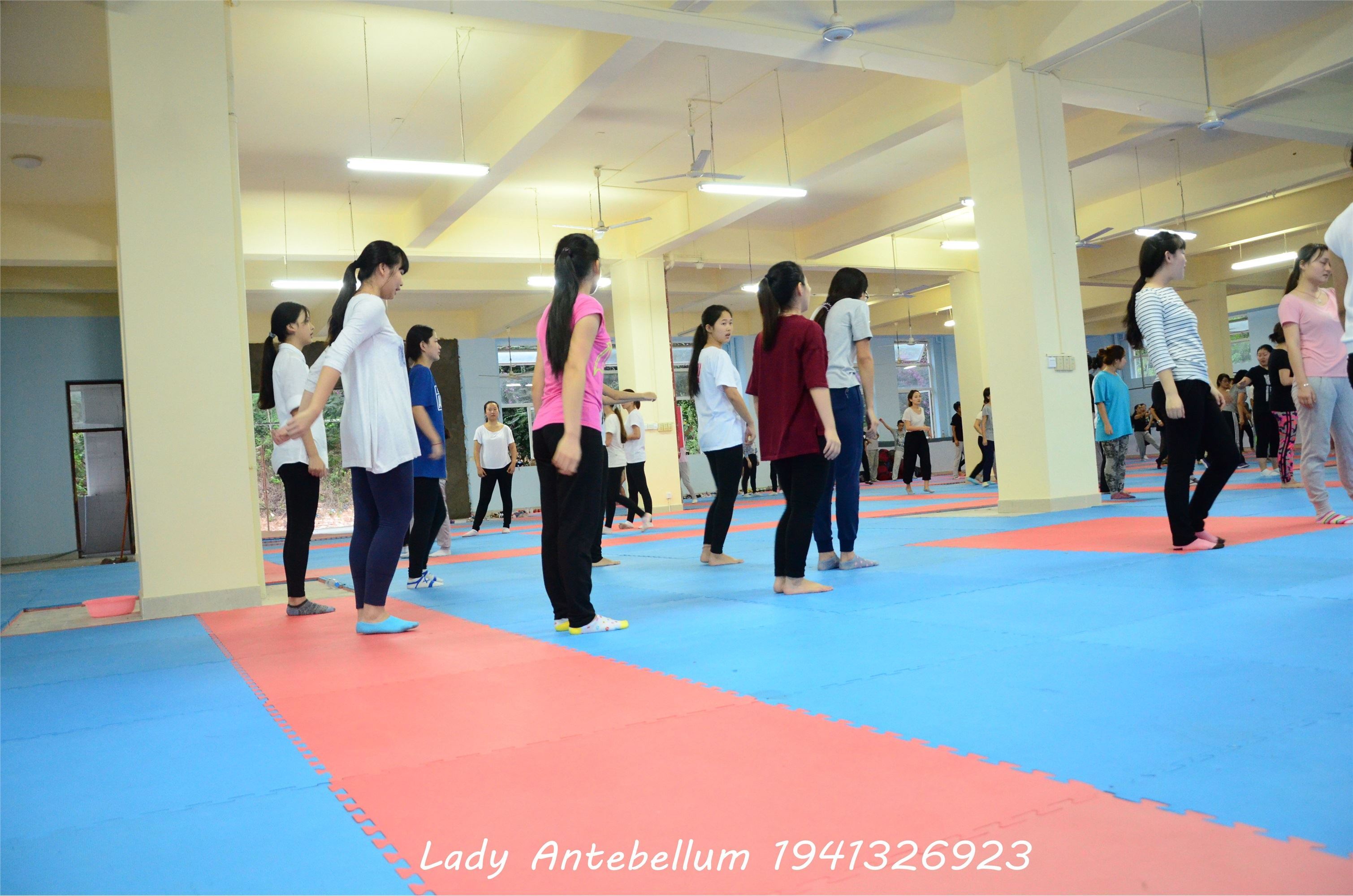 战前女神  恋足美腿棉袜女神级摄影套图 066