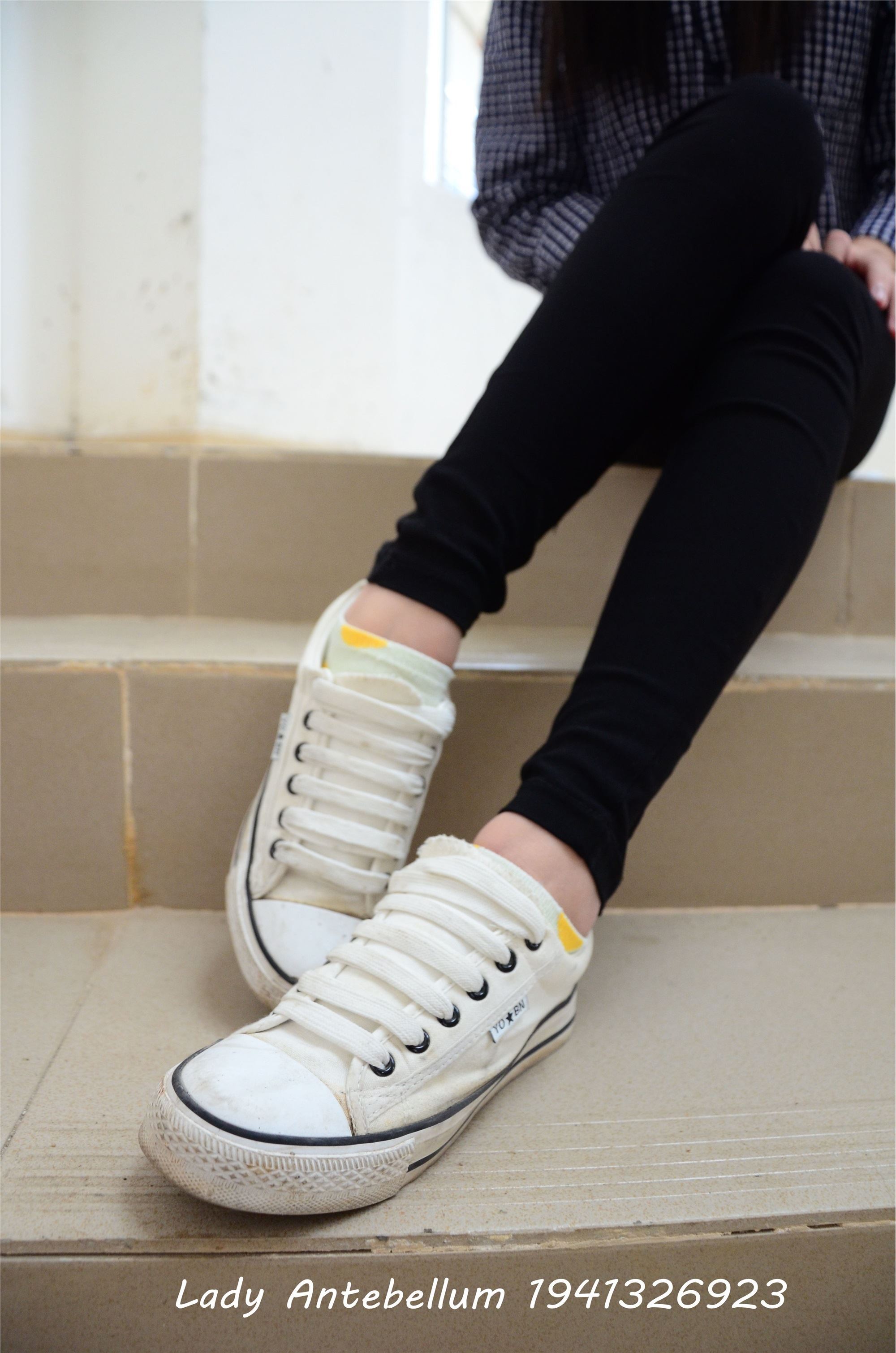 战前女神  恋足美腿棉袜女神级摄影套图 066