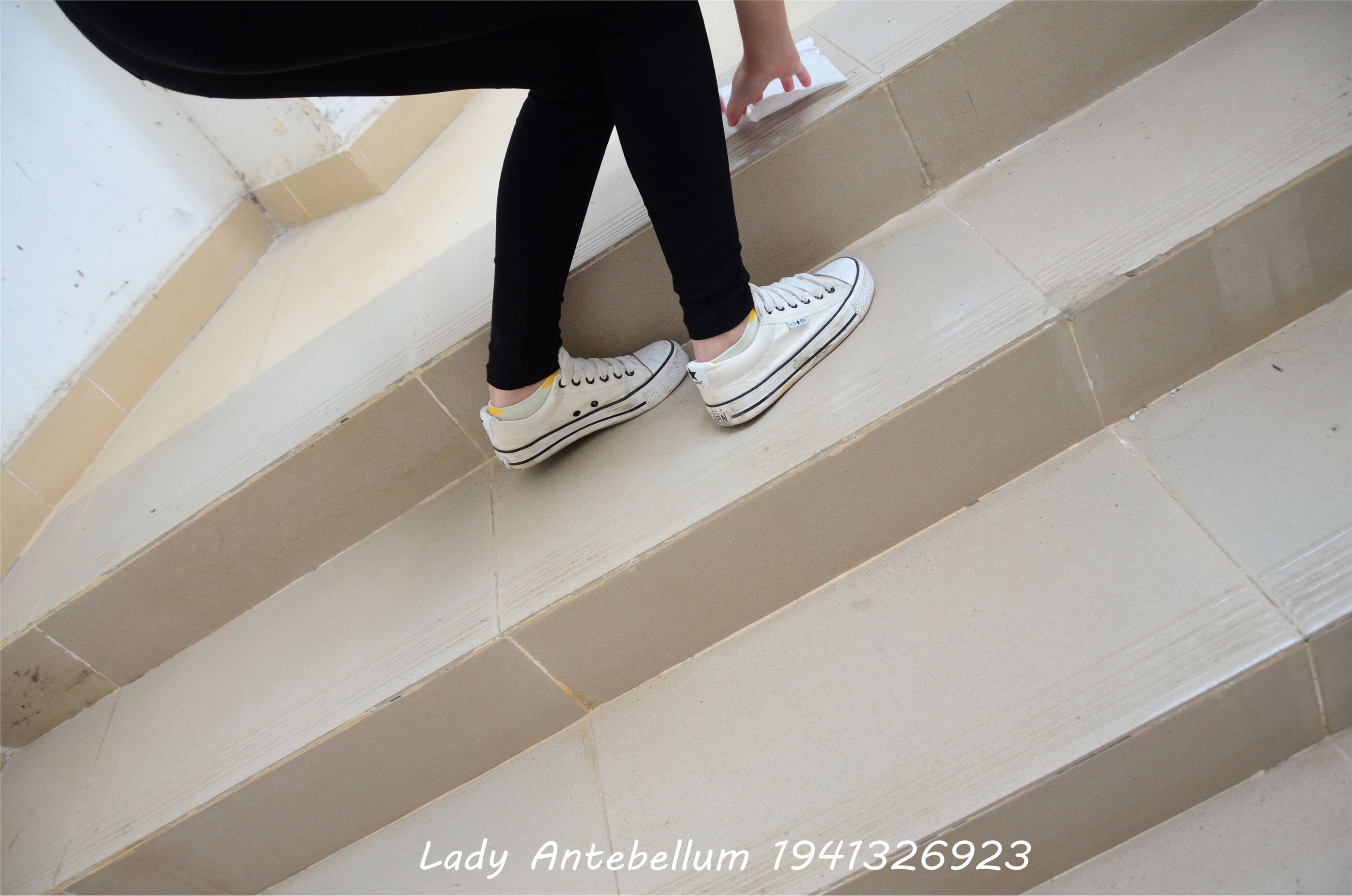 战前女神  恋足美腿棉袜女神级摄影套图 066