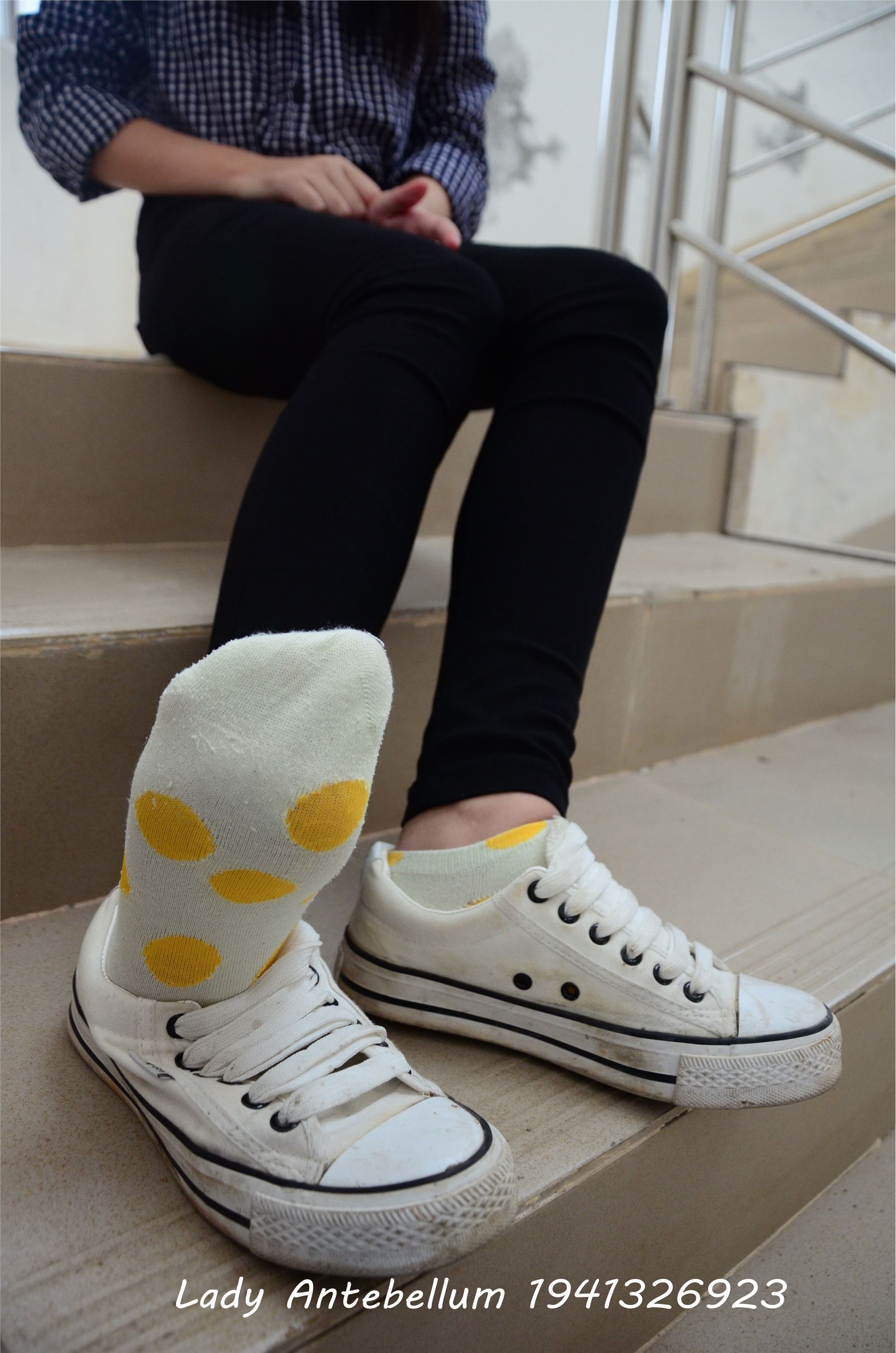 战前女神  恋足美腿棉袜女神级摄影套图 066