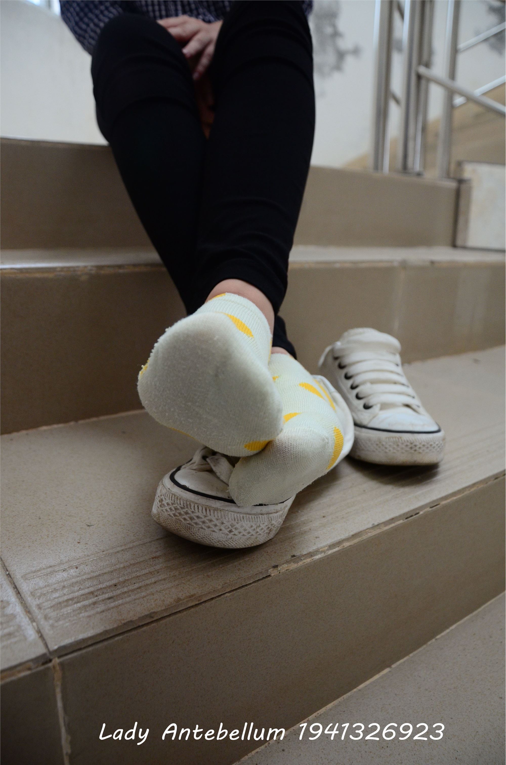 战前女神  恋足美腿棉袜女神级摄影套图 066