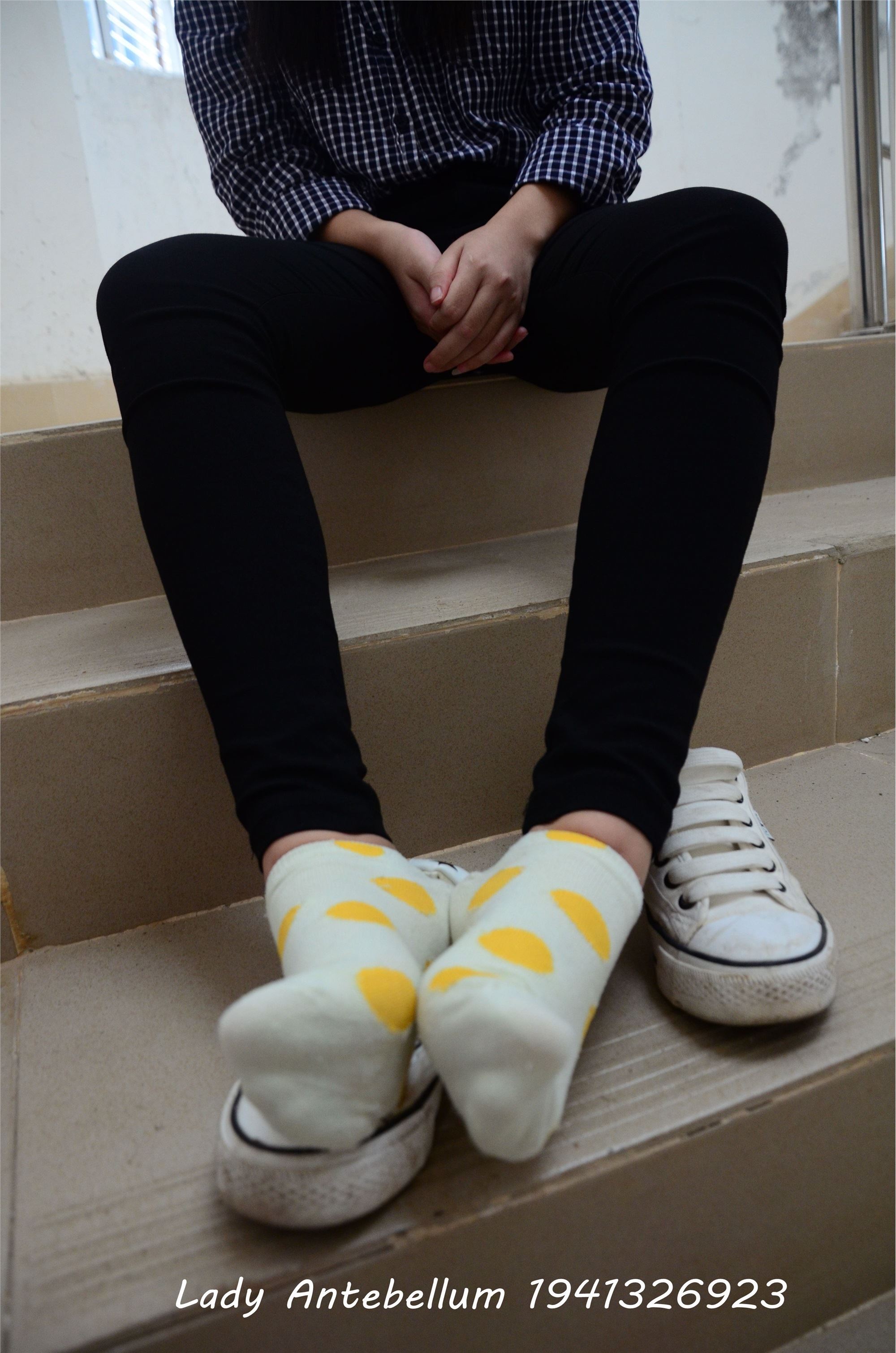 战前女神  恋足美腿棉袜女神级摄影套图 066