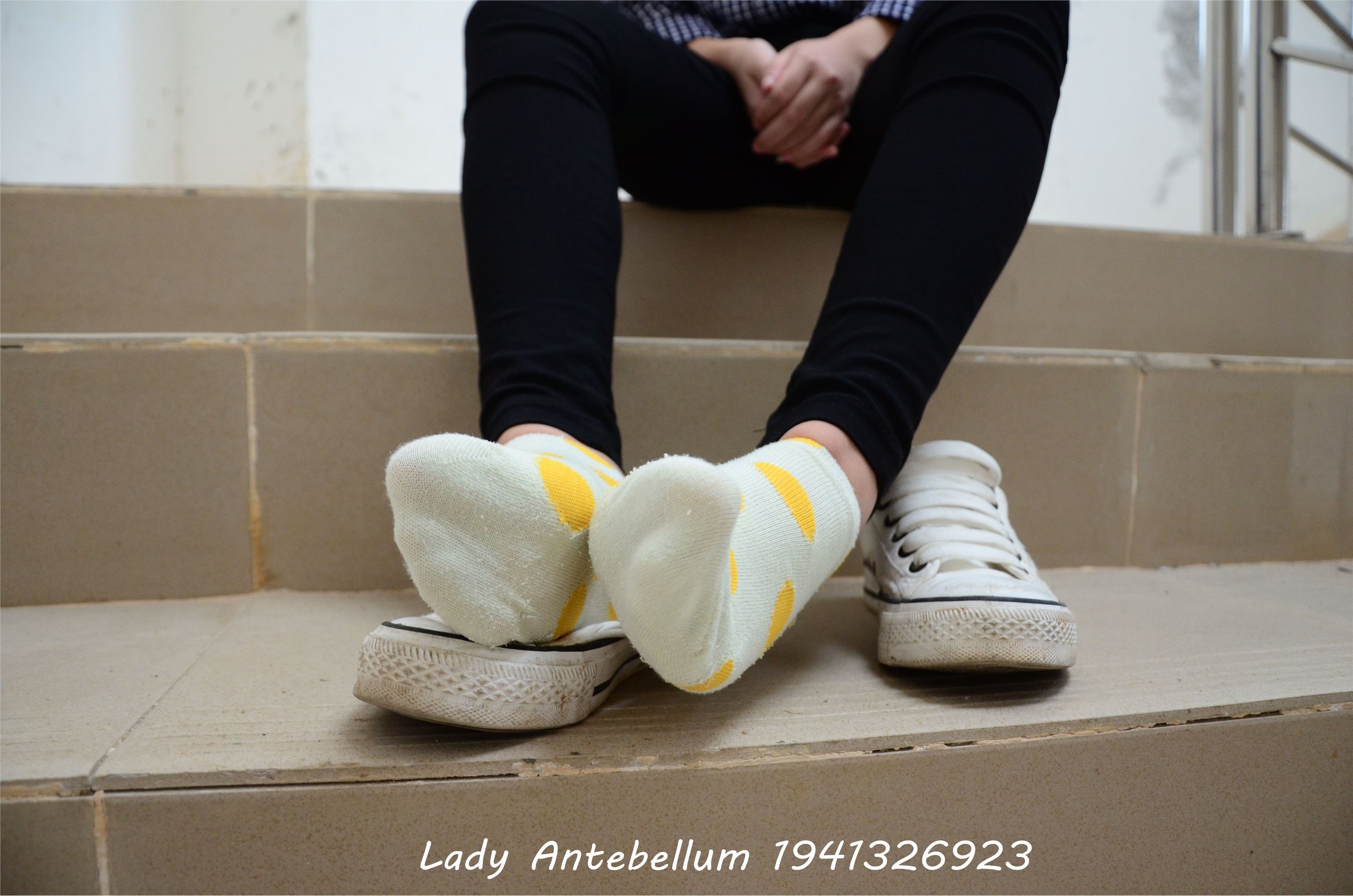 战前女神  恋足美腿棉袜女神级摄影套图 066