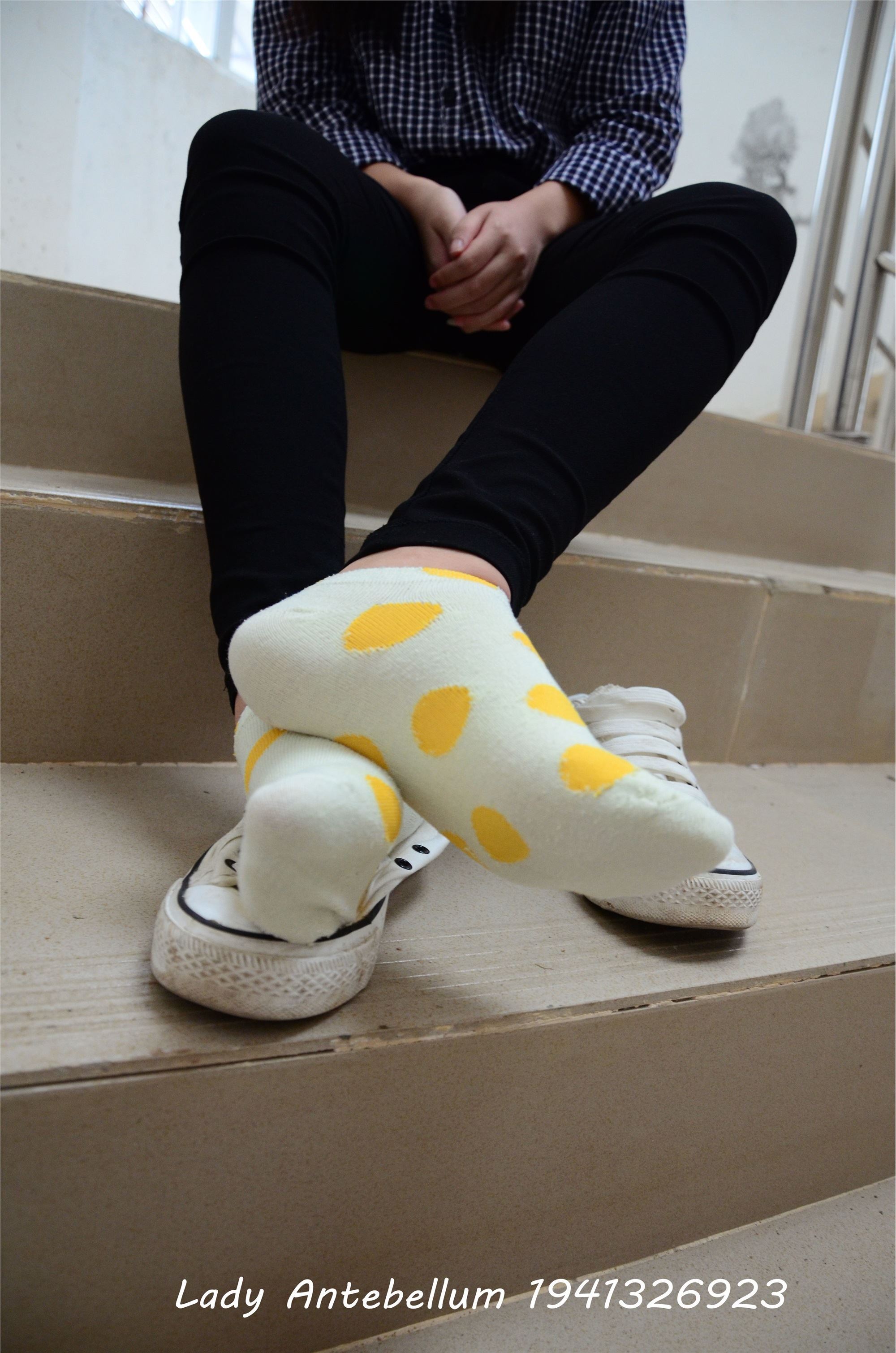 战前女神  恋足美腿棉袜女神级摄影套图 066