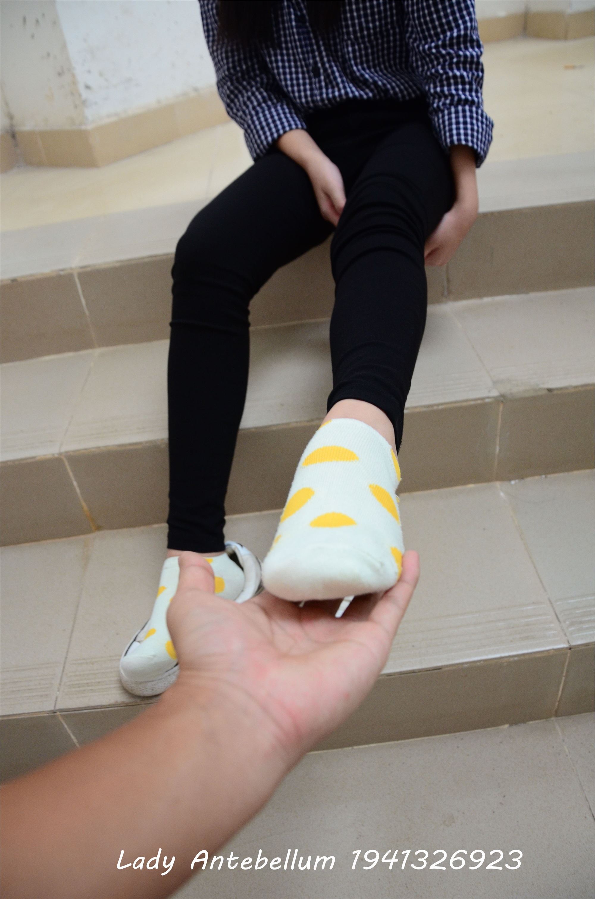 战前女神  恋足美腿棉袜女神级摄影套图 066