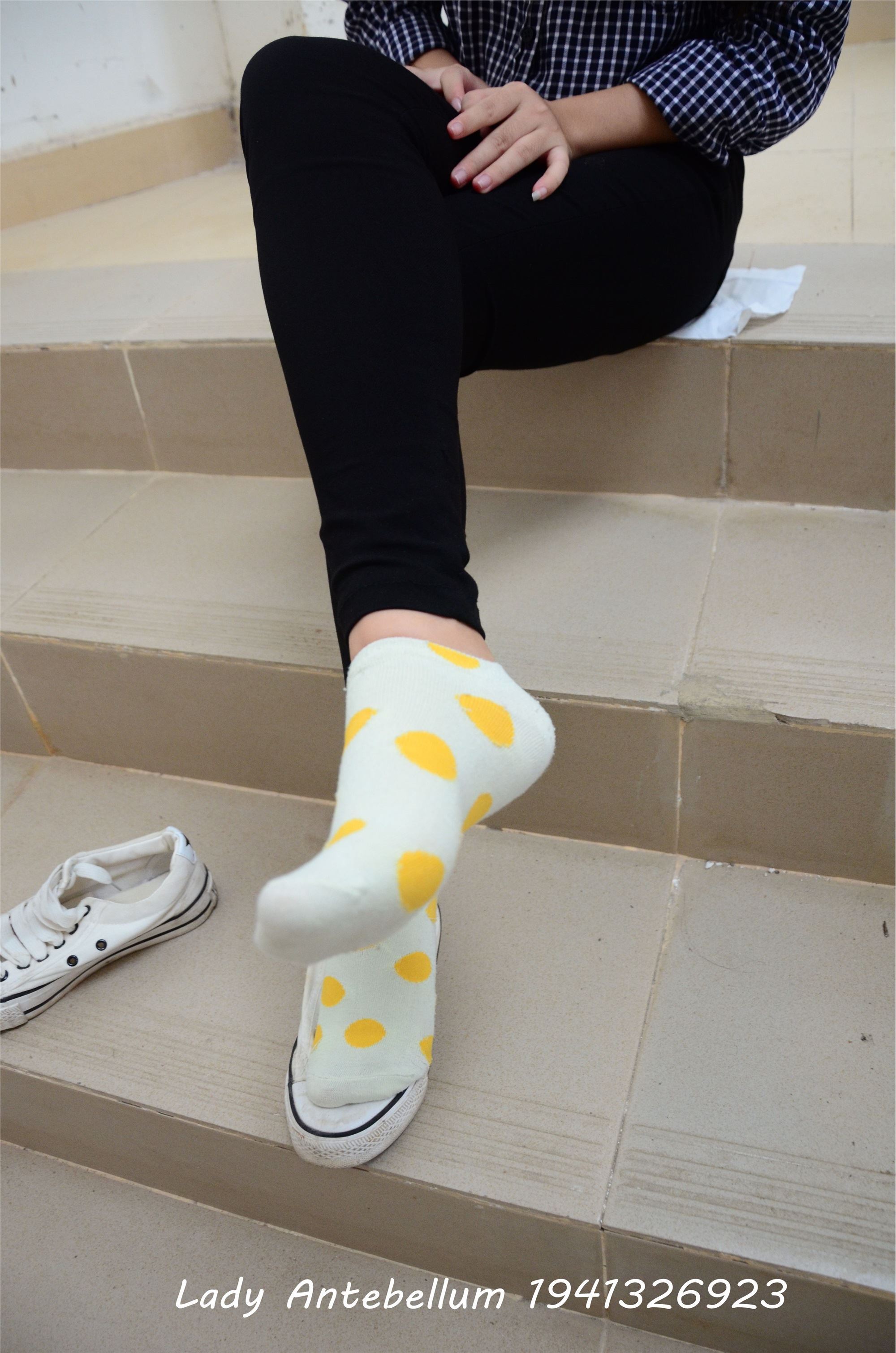 战前女神  恋足美腿棉袜女神级摄影套图 066