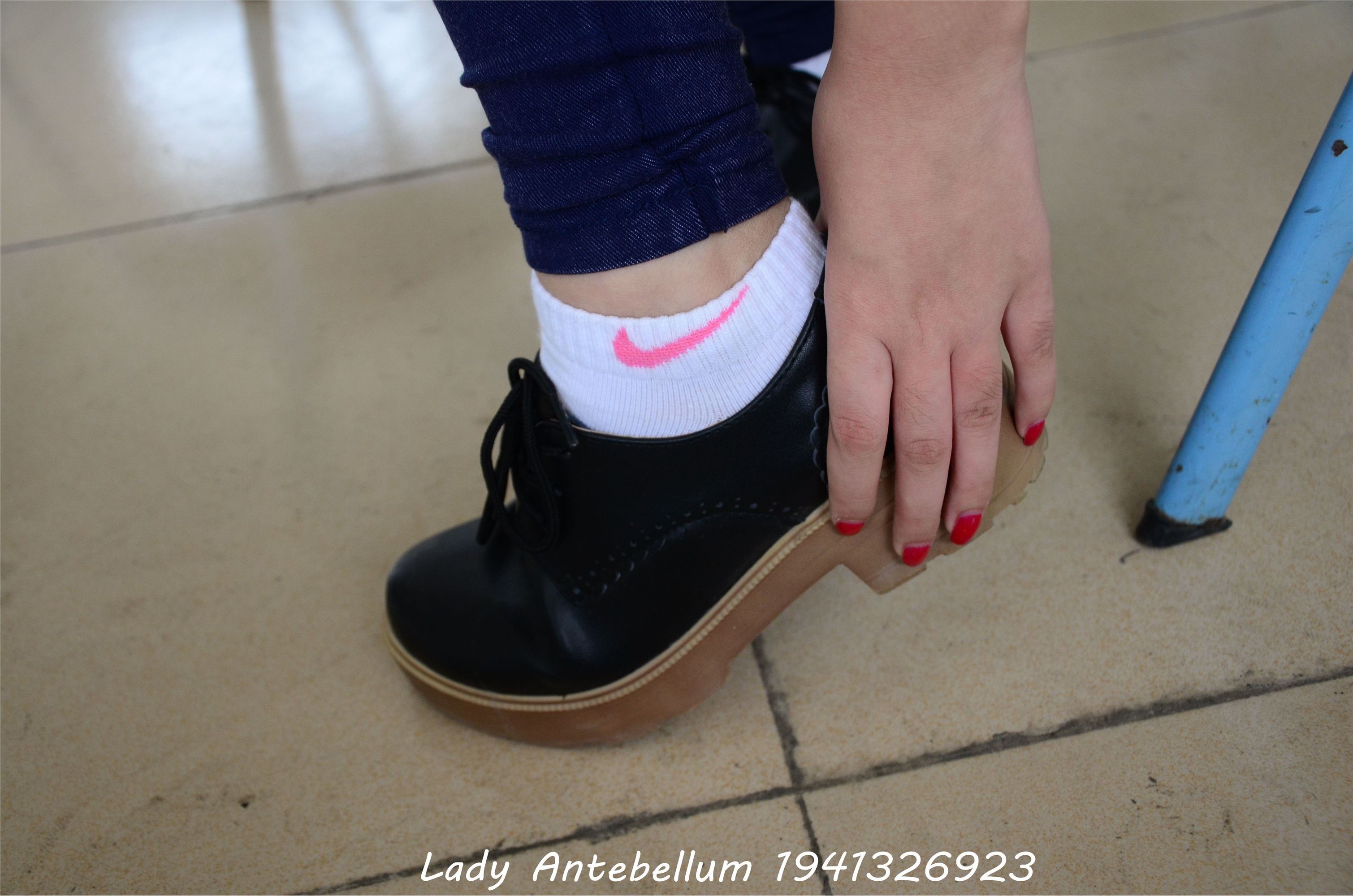 战前女神  恋足美腿棉袜女神级摄影套图 067