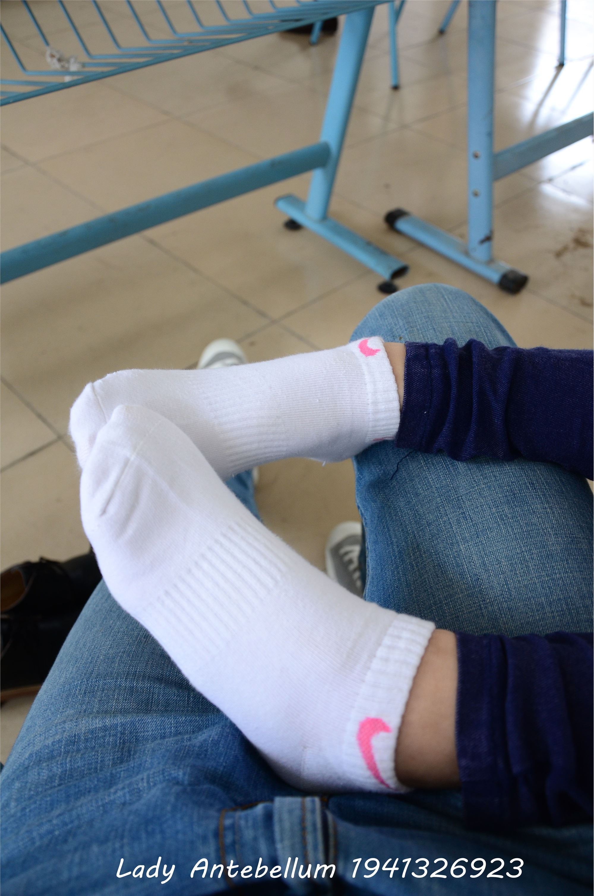 战前女神  恋足美腿棉袜女神级摄影套图 067