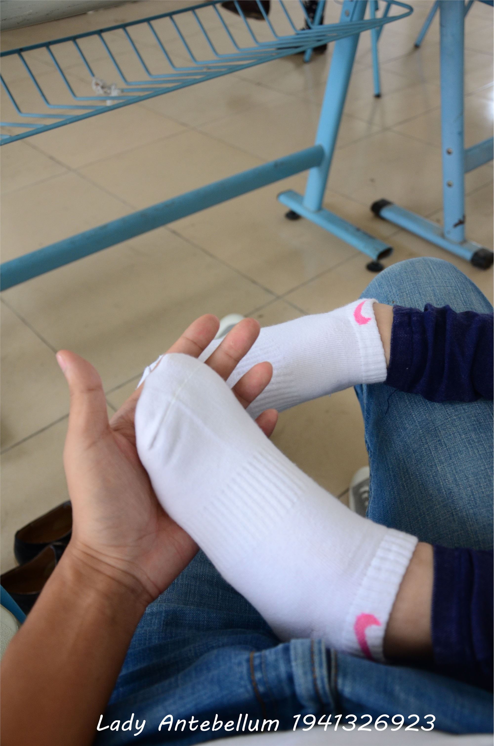 战前女神  恋足美腿棉袜女神级摄影套图 067