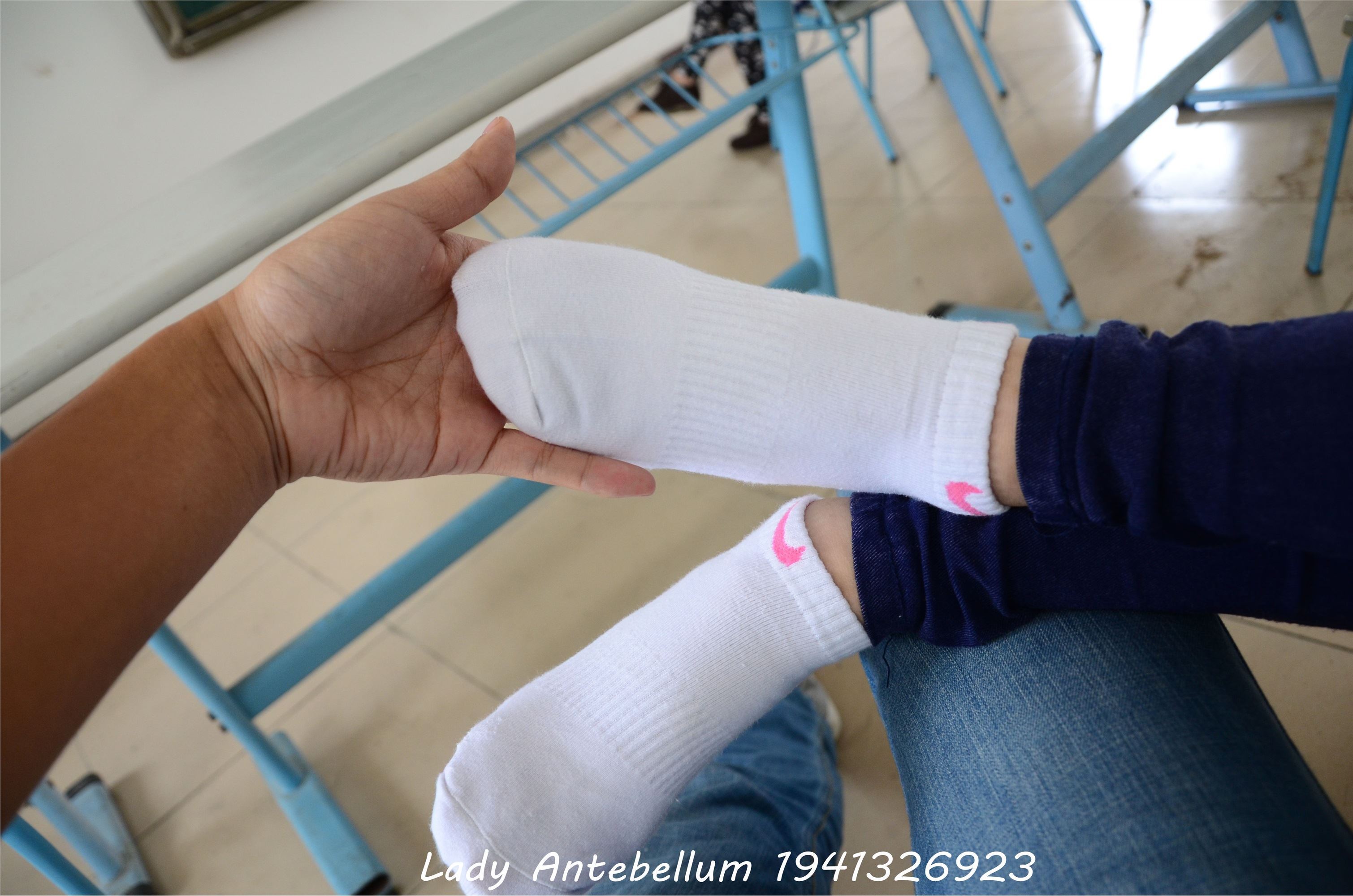 战前女神  恋足美腿棉袜女神级摄影套图 067