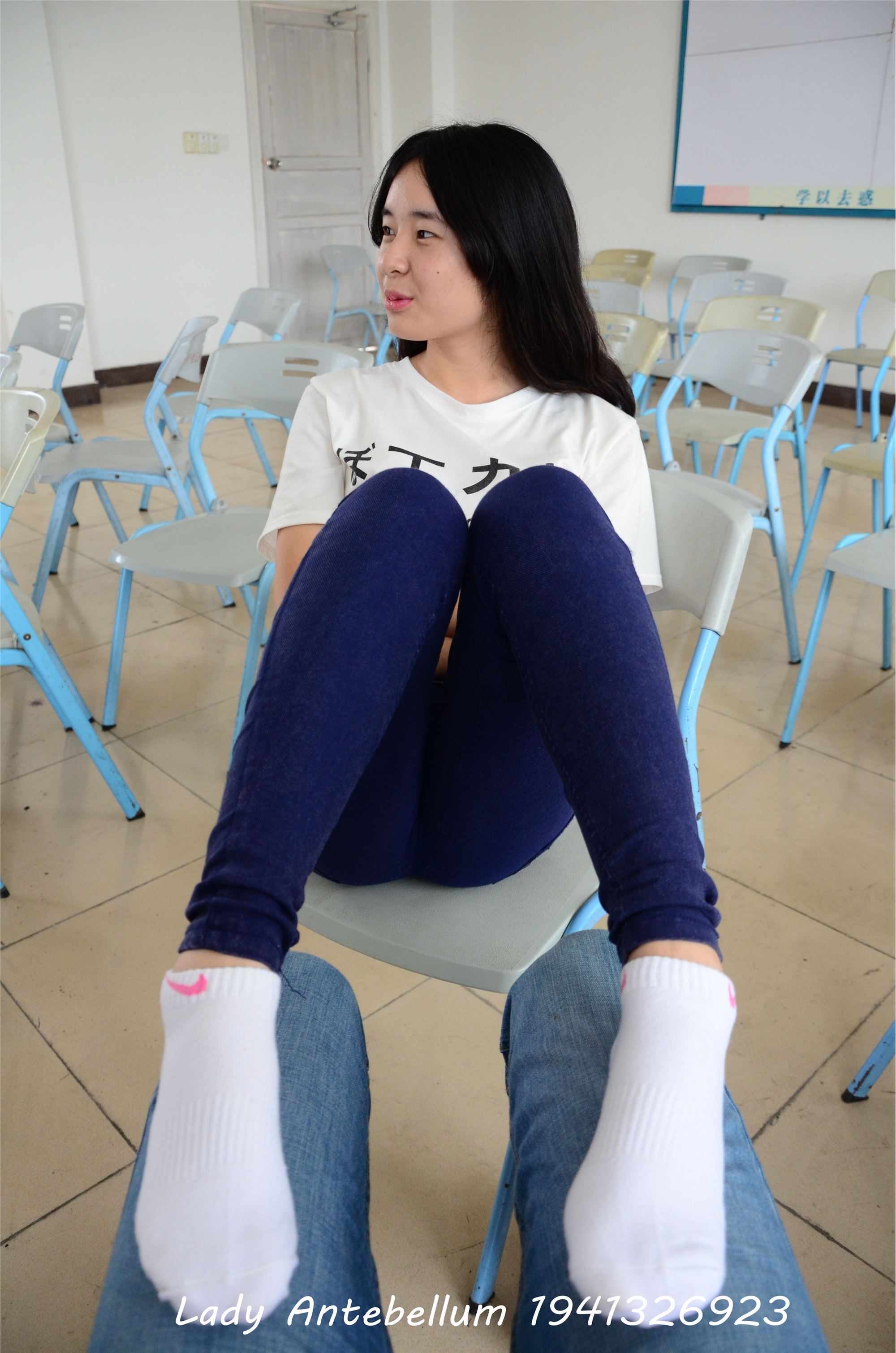 战前女神  恋足美腿棉袜女神级摄影套图 067