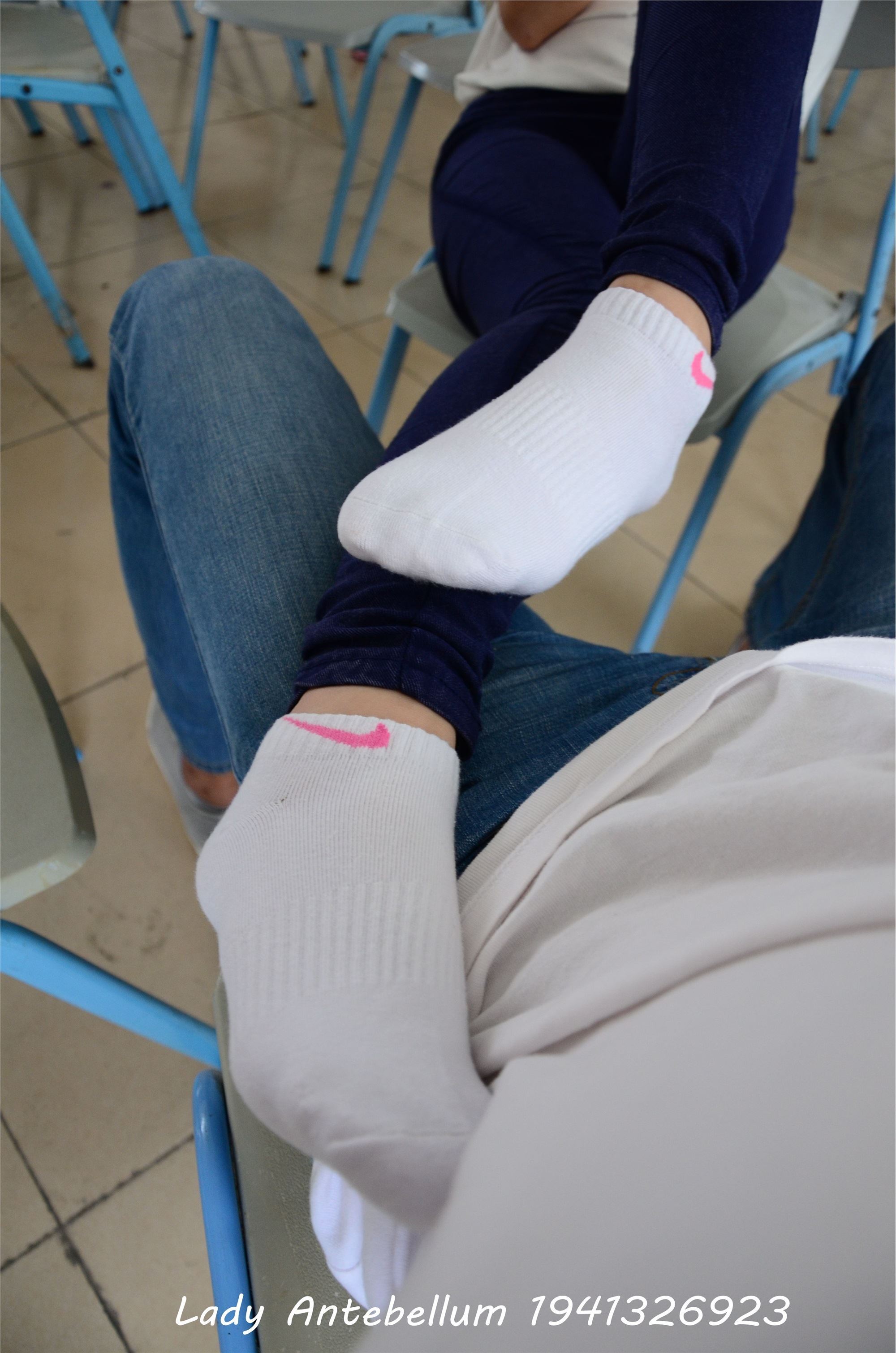 战前女神  恋足美腿棉袜女神级摄影套图 067