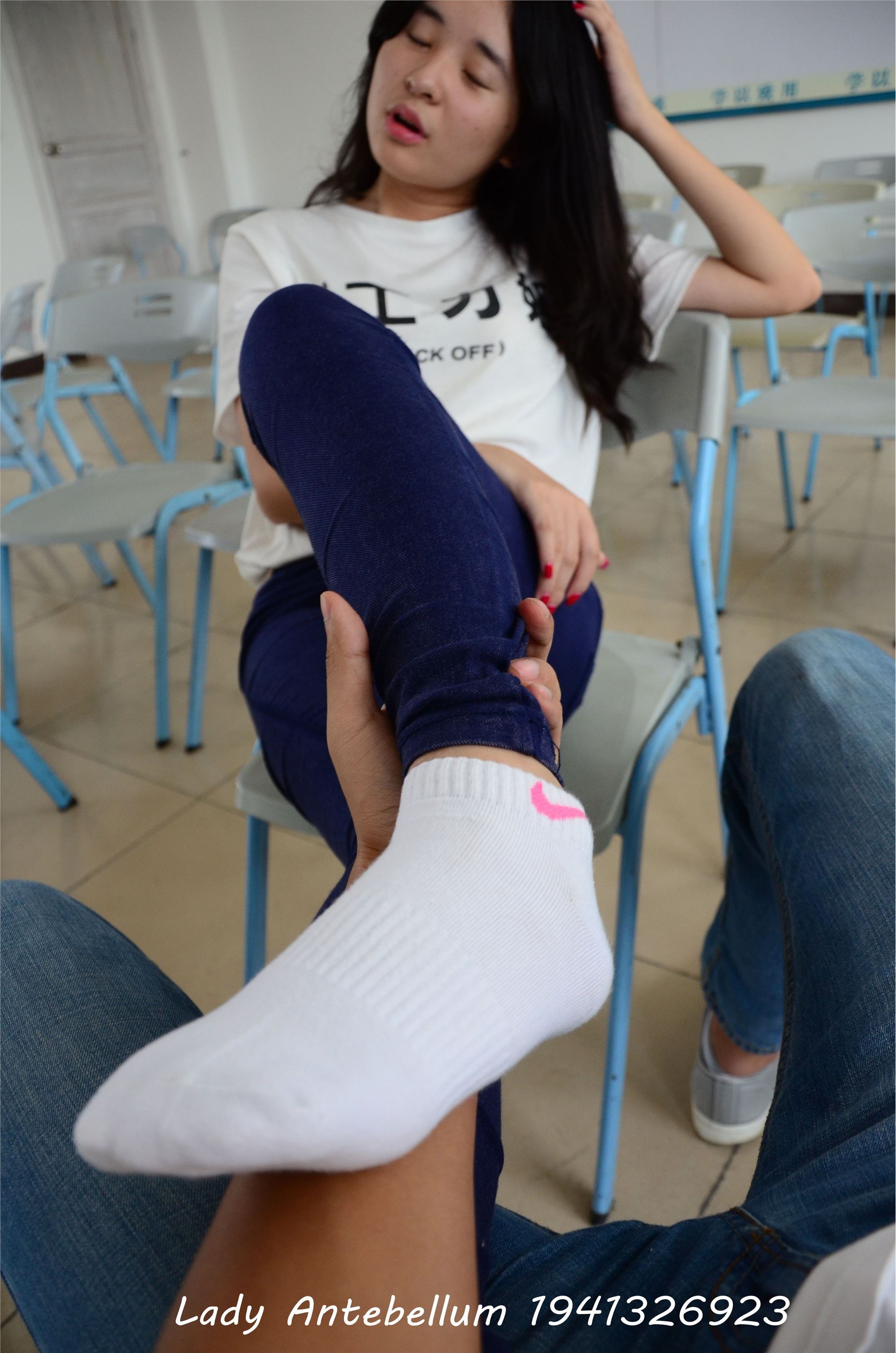 战前女神  恋足美腿棉袜女神级摄影套图 067