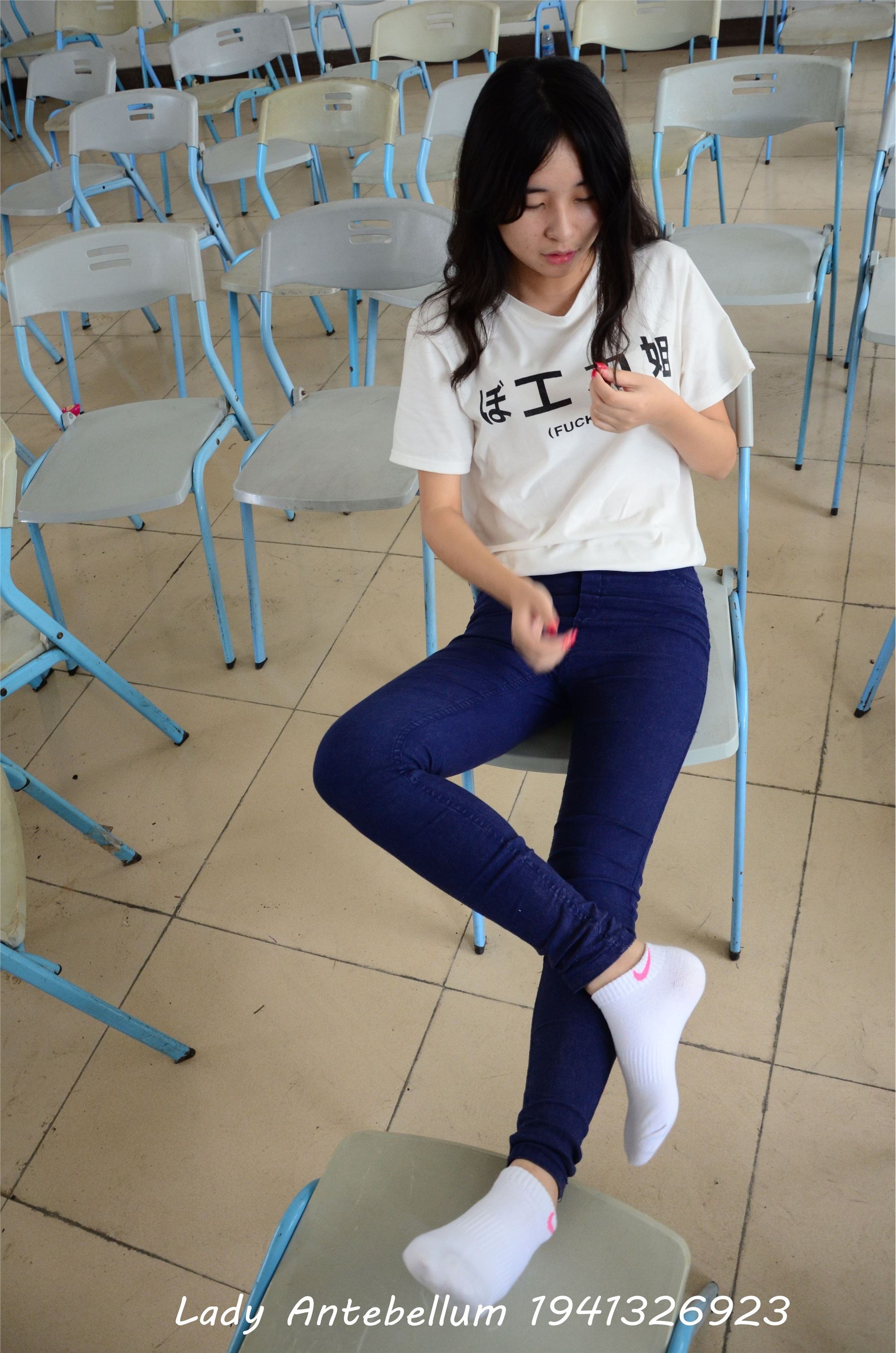 战前女神  恋足美腿棉袜女神级摄影套图 067