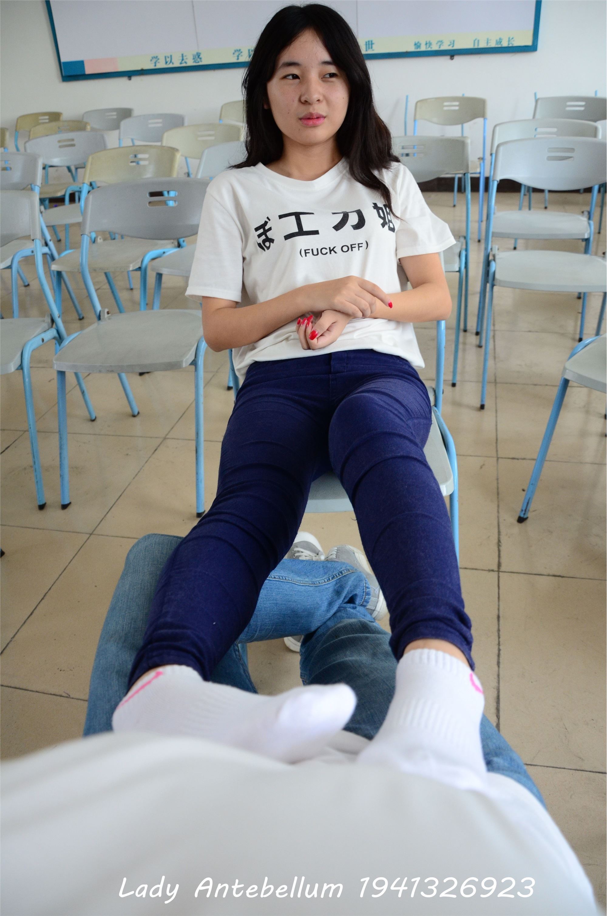 战前女神  恋足美腿棉袜女神级摄影套图 067