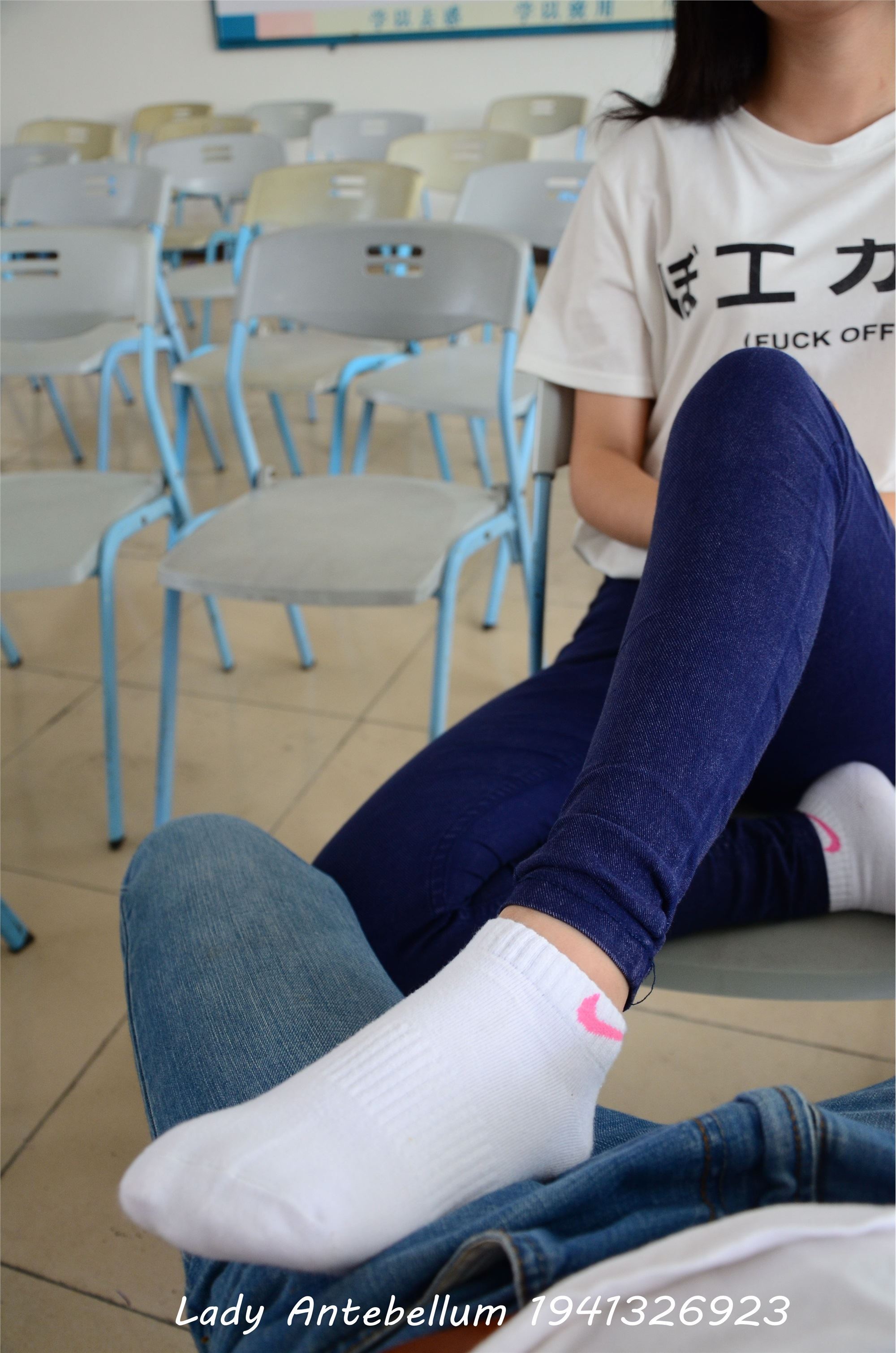 战前女神  恋足美腿棉袜女神级摄影套图 067